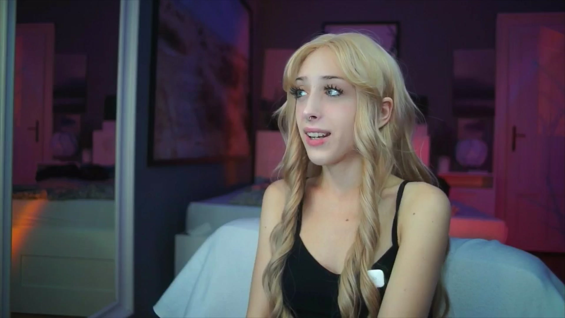 Gallery image thumbnail from Fanny21's myfreecams stream on, 10/07/2025, 18:56 image 16 of 20