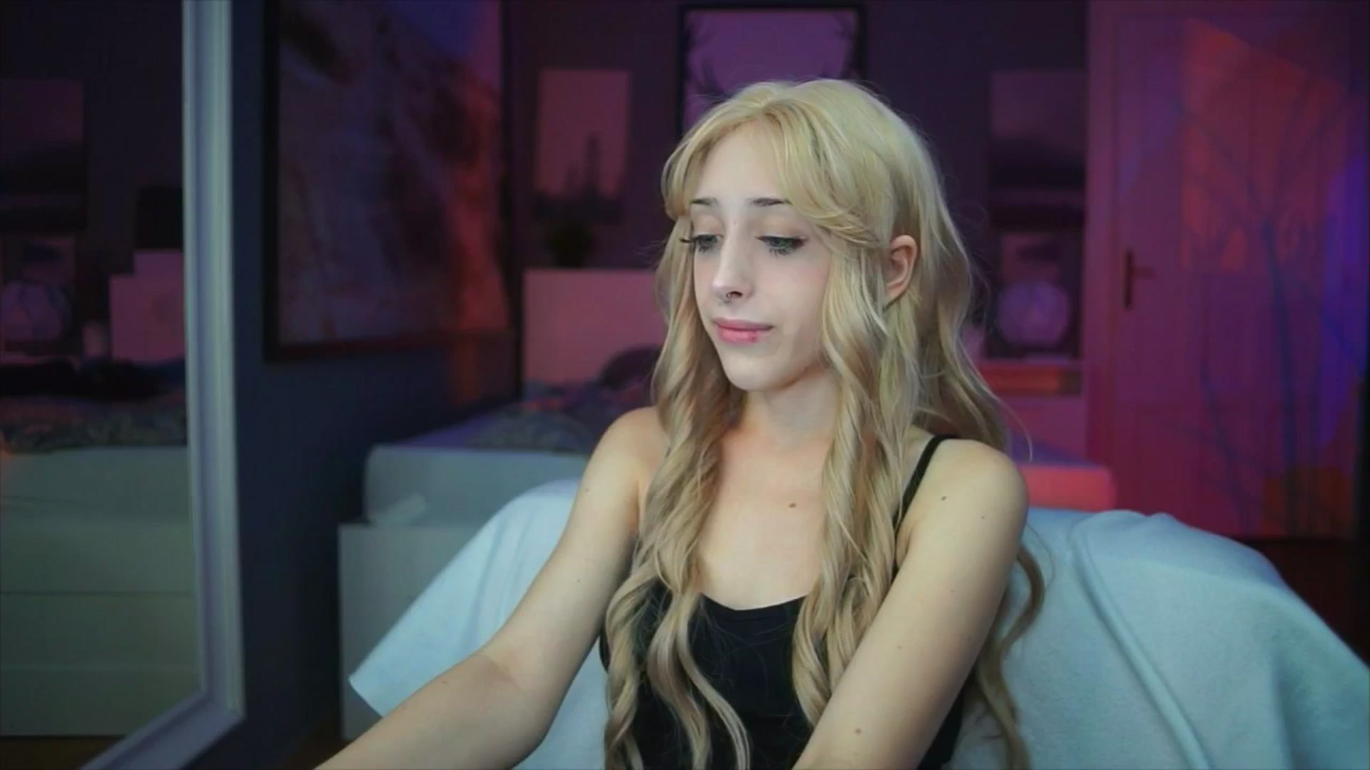 Gallery image thumbnail from Fanny21's myfreecams stream on, 10/07/2025, 18:56 image 2 of 20