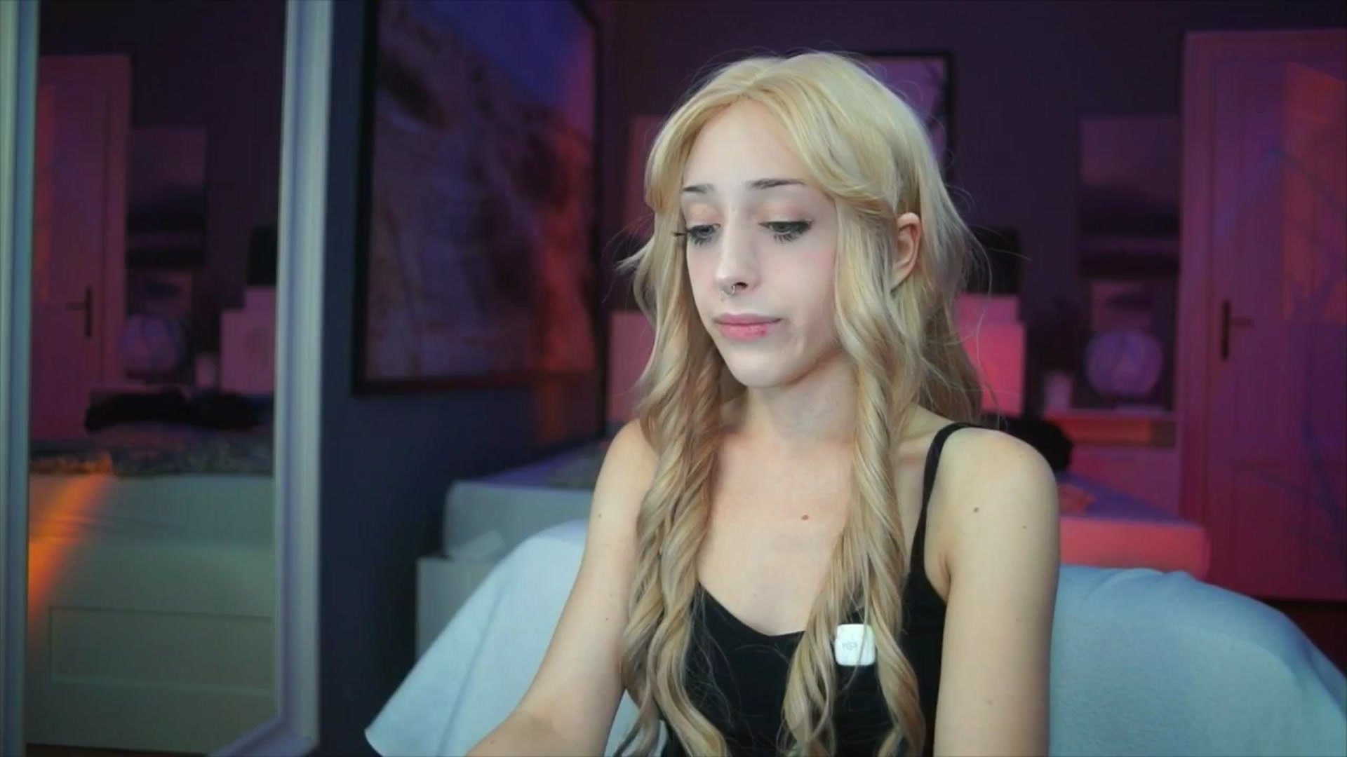 Gallery image thumbnail from Fanny21's myfreecams stream on, 10/07/2025, 18:56 image 13 of 20
