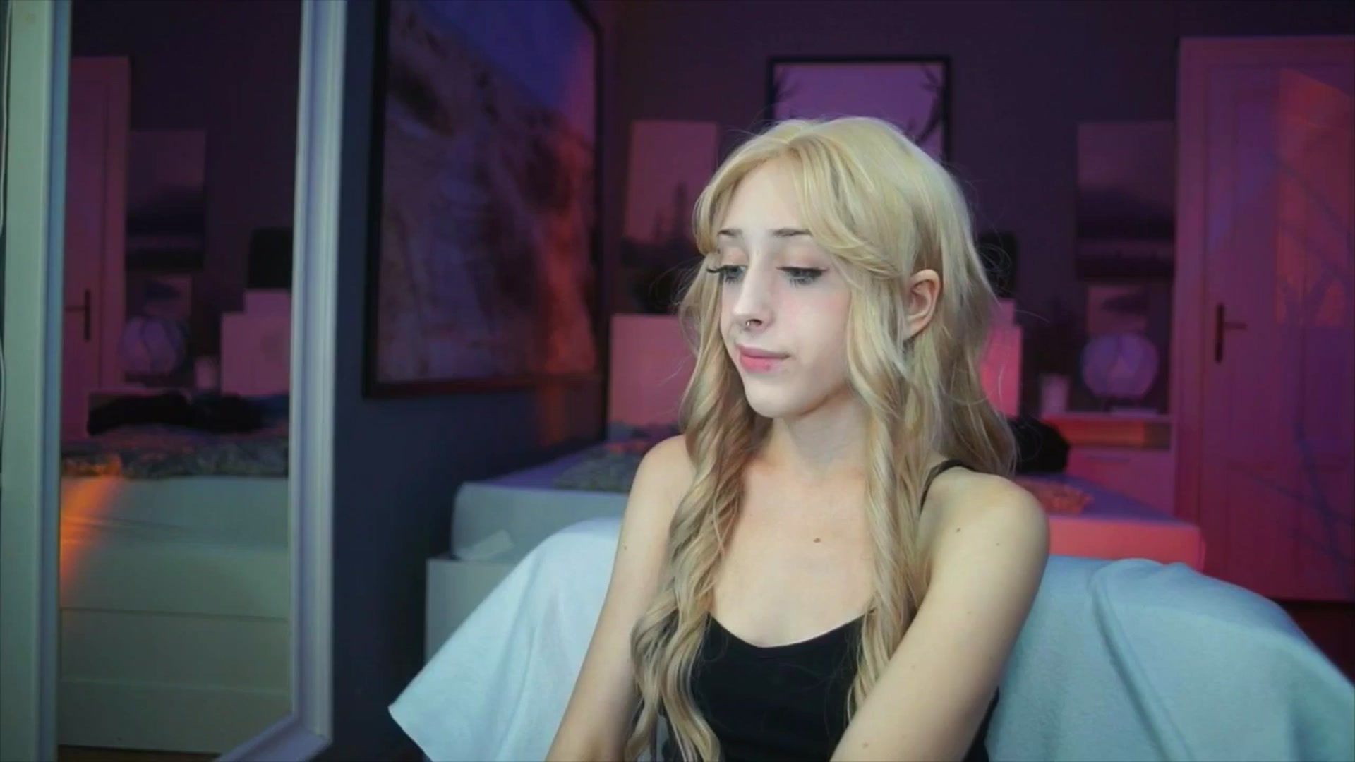 Gallery image thumbnail from Fanny21's myfreecams stream on, 10/07/2025, 18:56 image 9 of 20