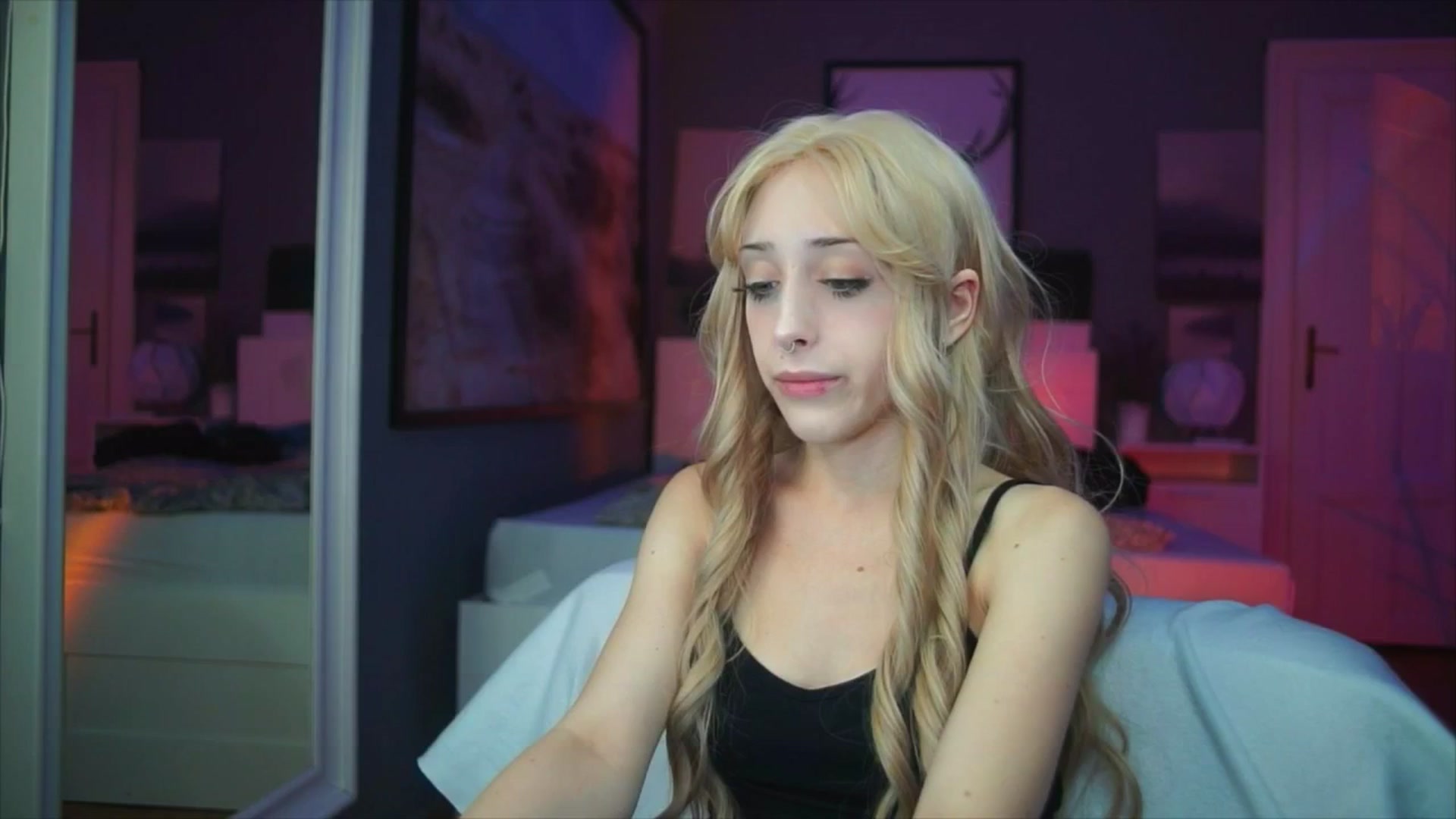 Gallery image thumbnail from Fanny21's myfreecams stream on, 10/07/2025, 18:56 image 7 of 20