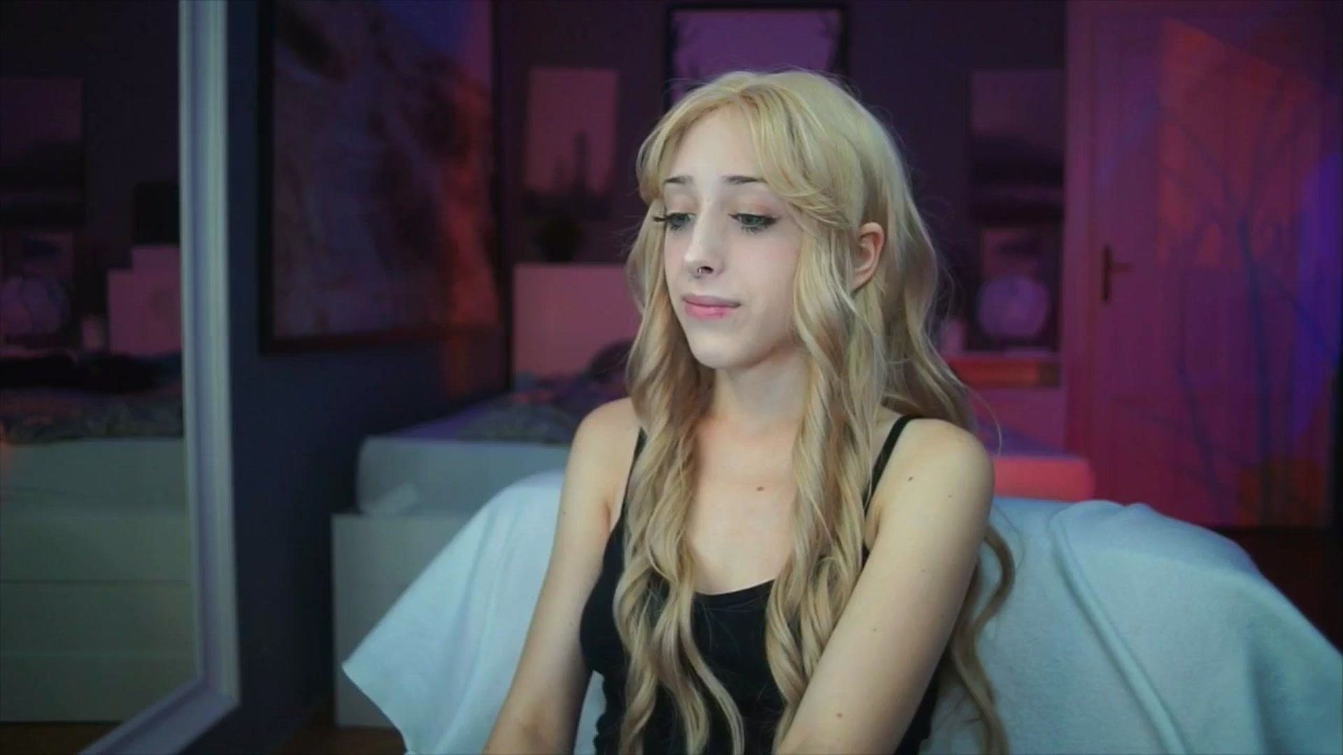 Gallery image thumbnail from Fanny21's myfreecams stream on, 10/07/2025, 18:56 image 1 of 20