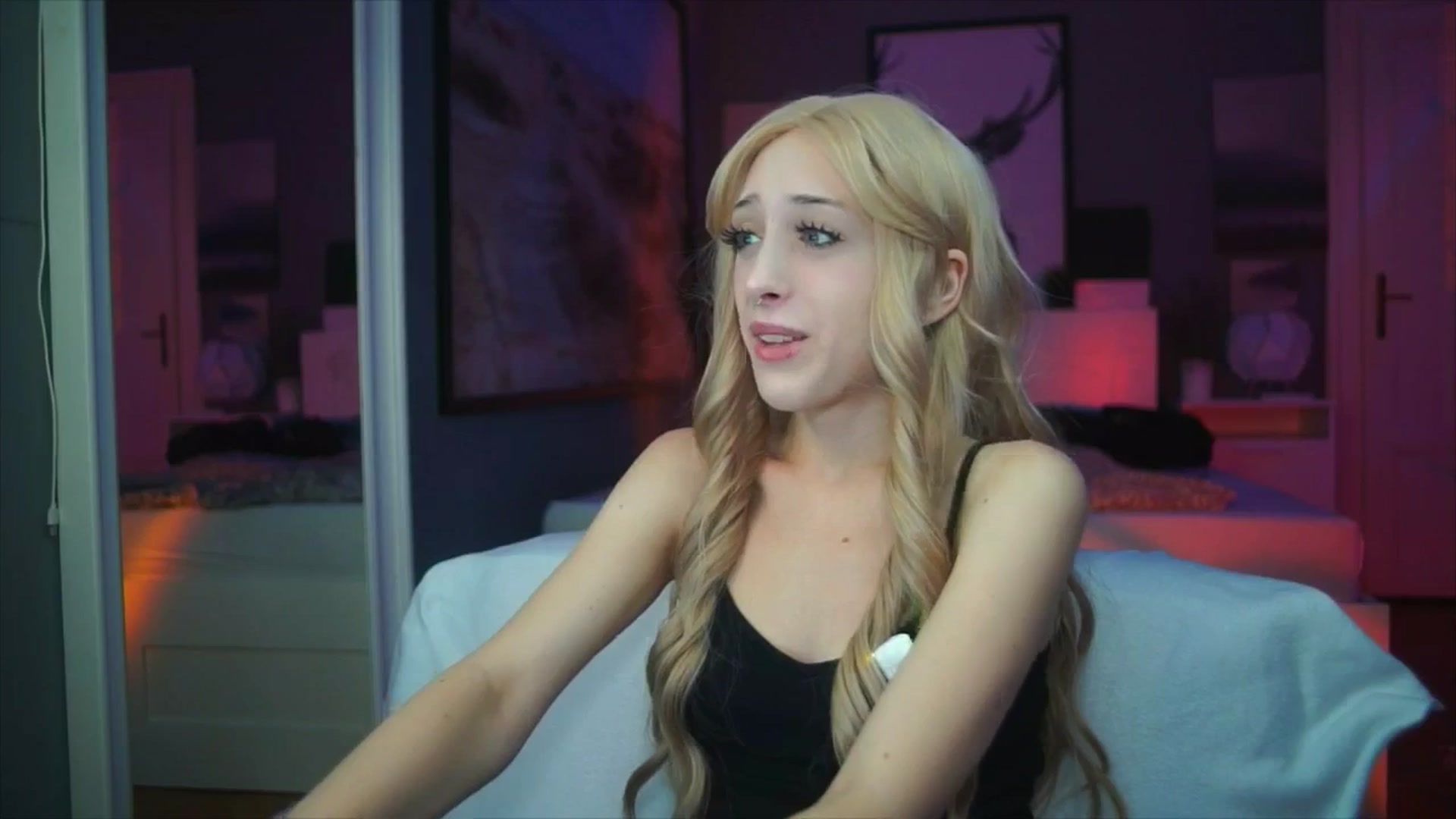 Gallery image thumbnail from Fanny21's myfreecams stream on, 10/07/2025, 19:12 image 16 of 20