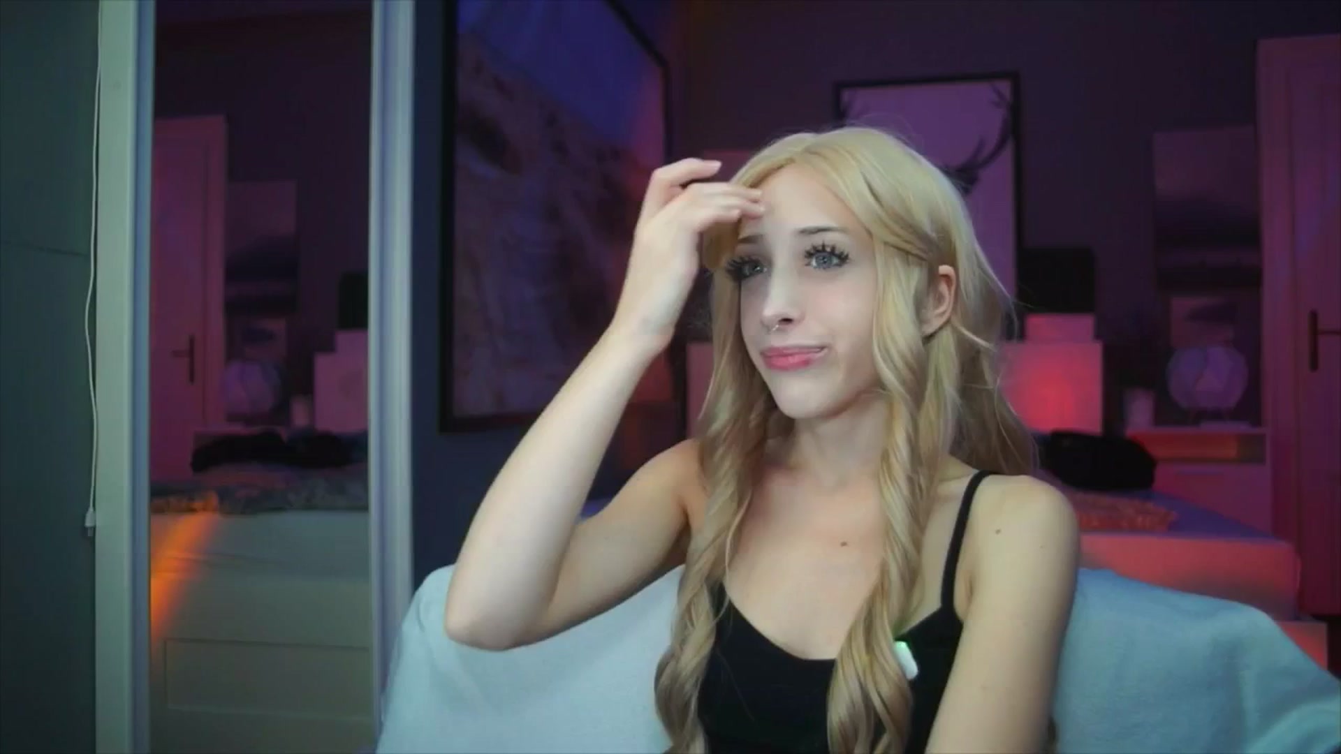 Gallery image thumbnail from Fanny21's myfreecams stream on, 10/07/2025, 19:12 image 4 of 20