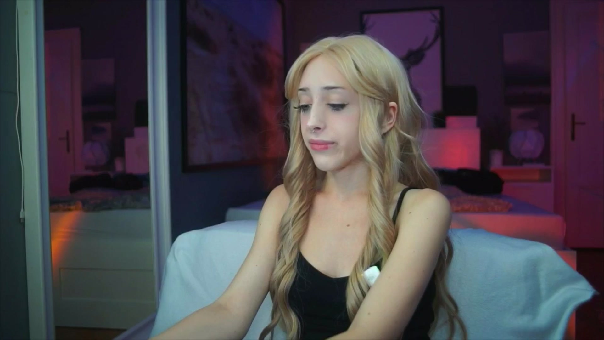 Gallery image thumbnail from Fanny21's myfreecams stream on, 10/07/2025, 19:12 image 10 of 20