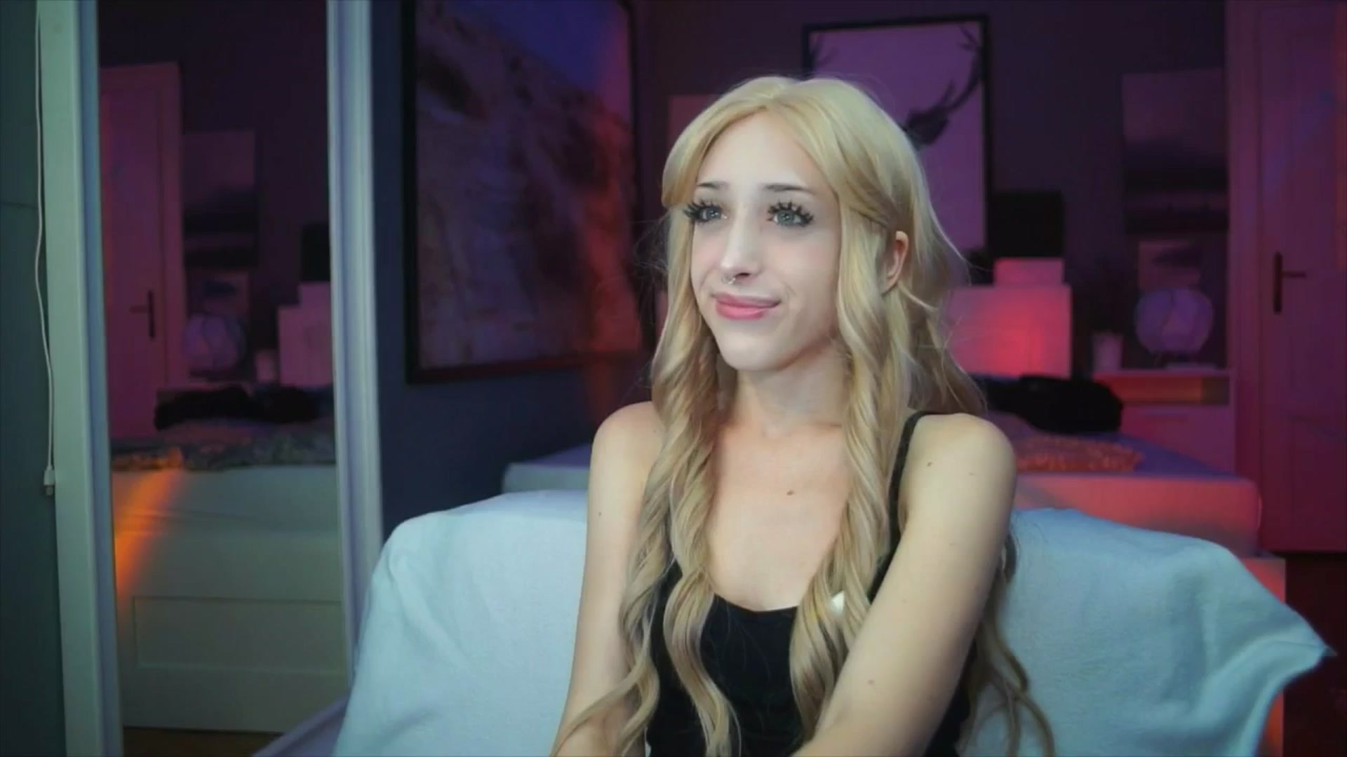 Gallery image thumbnail from Fanny21's myfreecams stream on, 10/07/2025, 19:12 image 6 of 20