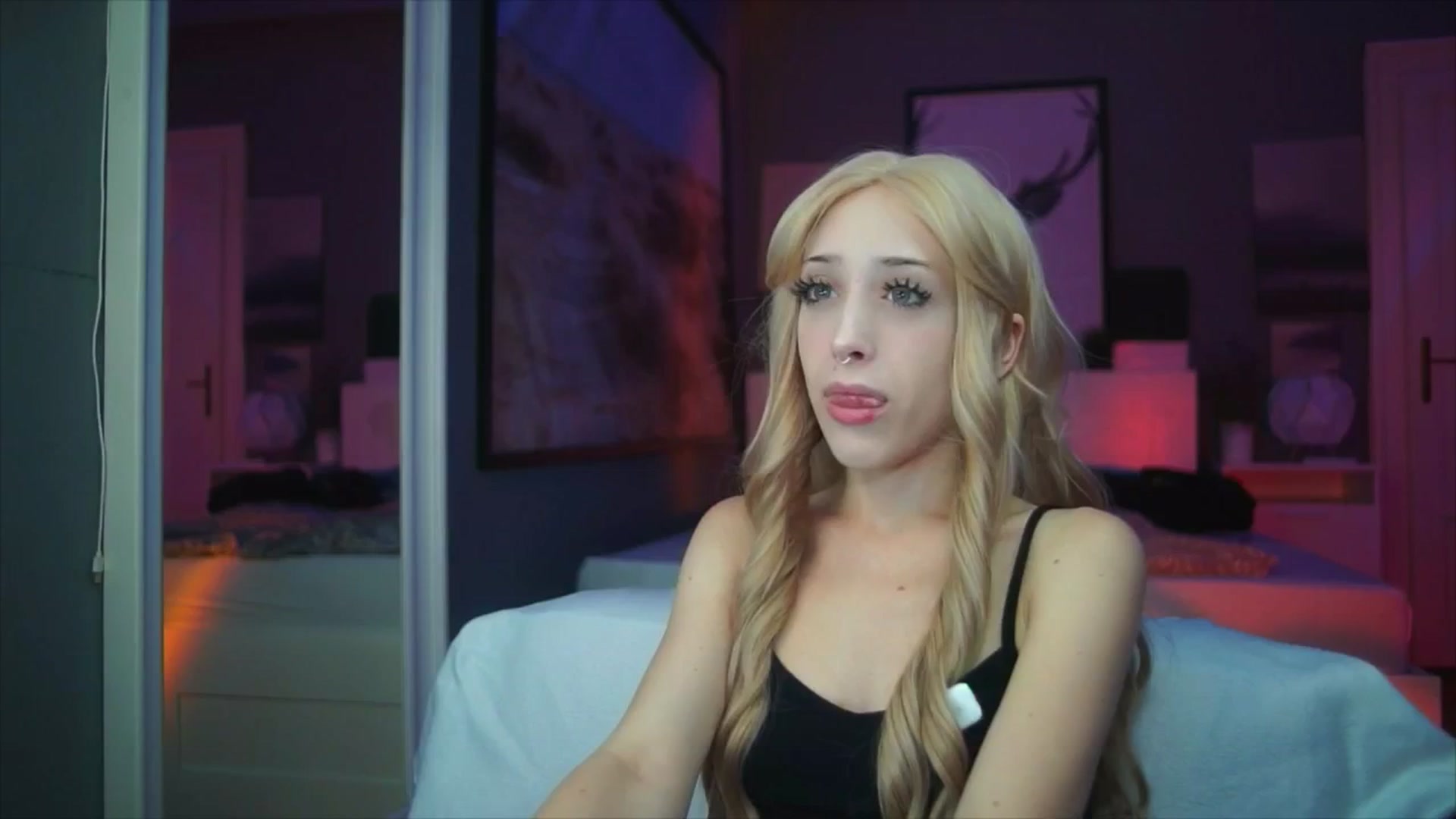 Gallery image thumbnail from Fanny21's myfreecams stream on, 10/07/2025, 19:12 image 3 of 20