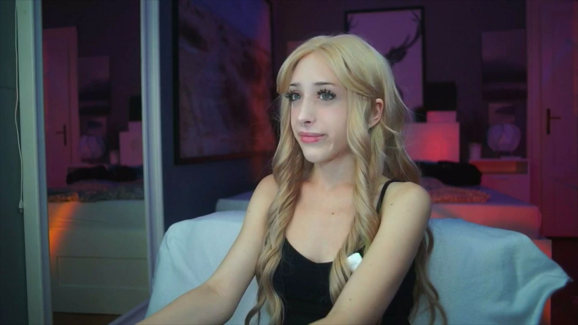 Gallery image thumbnail from Fanny21's myfreecams stream on, 10/07/2025, 19:12 image 11 of 20