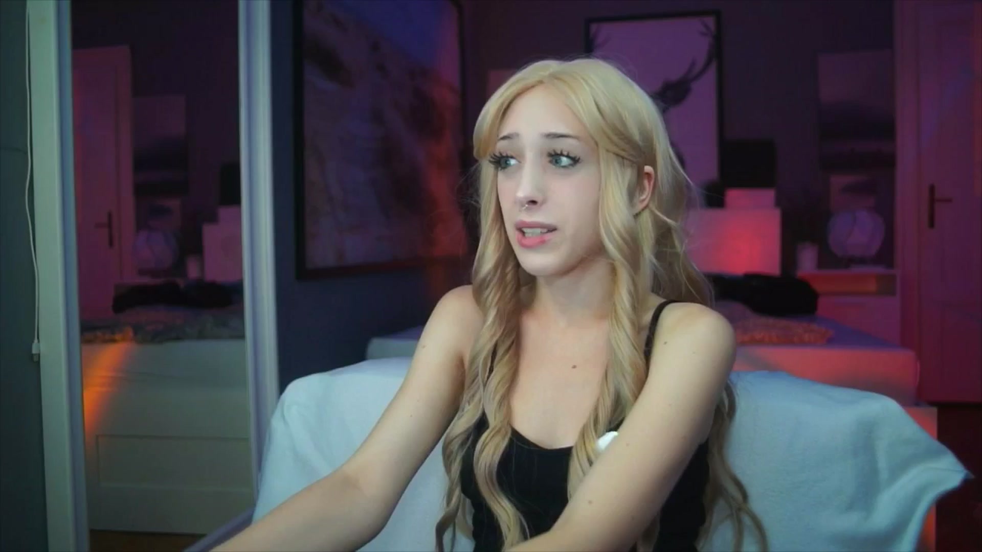 Gallery image thumbnail from Fanny21's myfreecams stream on, 10/07/2025, 19:12 image 7 of 20
