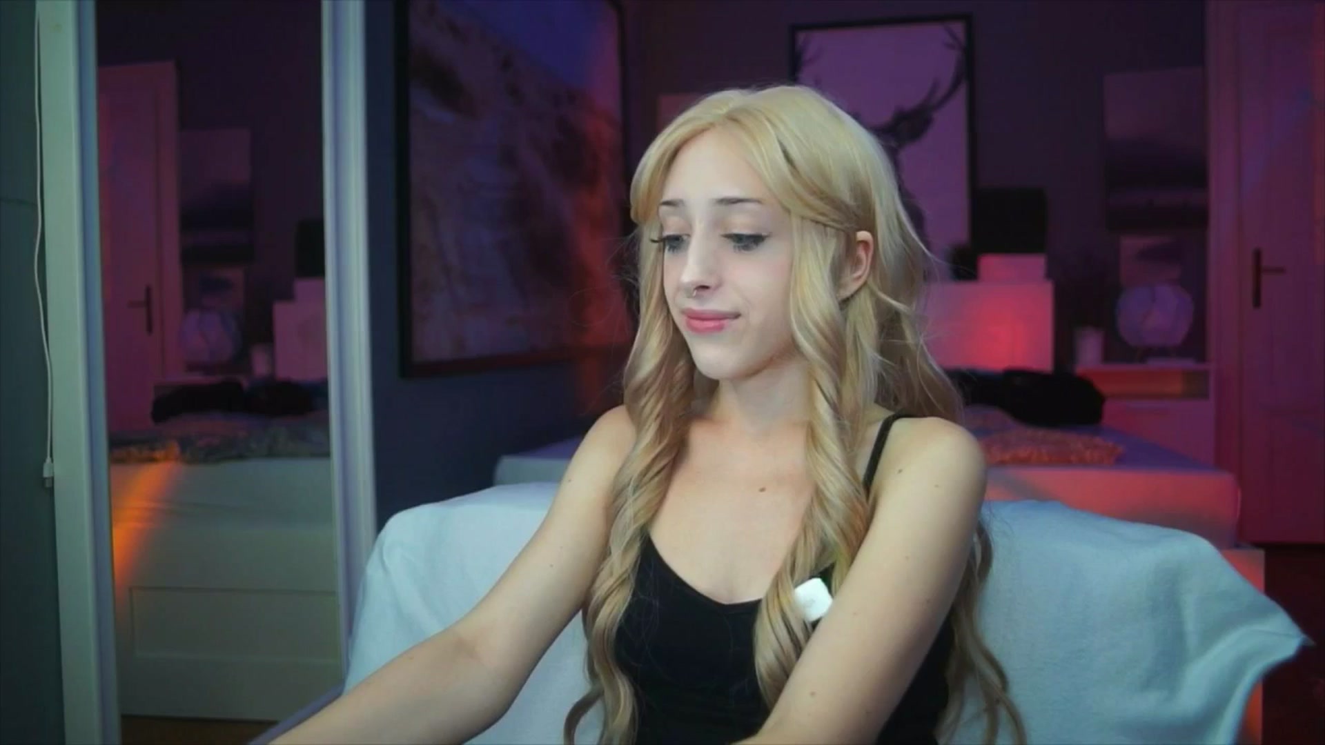 Gallery image thumbnail from Fanny21's myfreecams stream on, 10/07/2025, 19:12 image 18 of 20