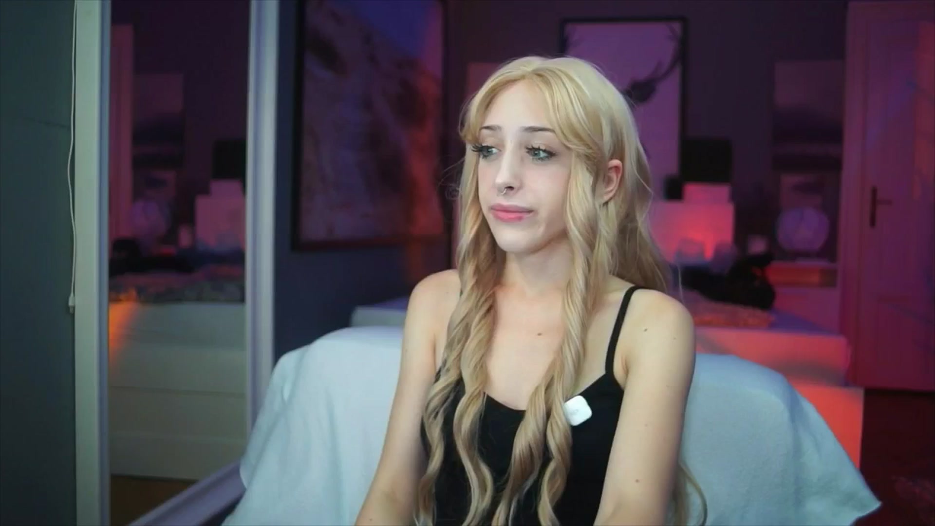 Gallery image thumbnail from Fanny21's myfreecams stream on, 10/07/2025, 19:36 image 17 of 20