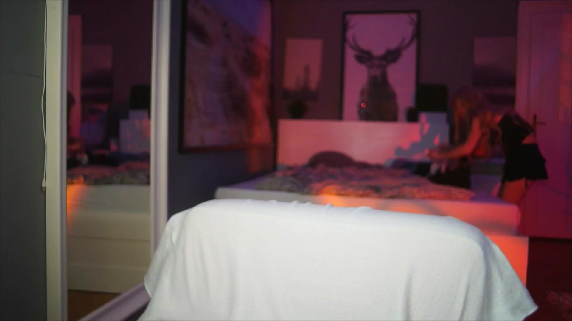 Gallery image thumbnail from Fanny21's myfreecams stream on, 10/07/2025, 19:36 image 16 of 20