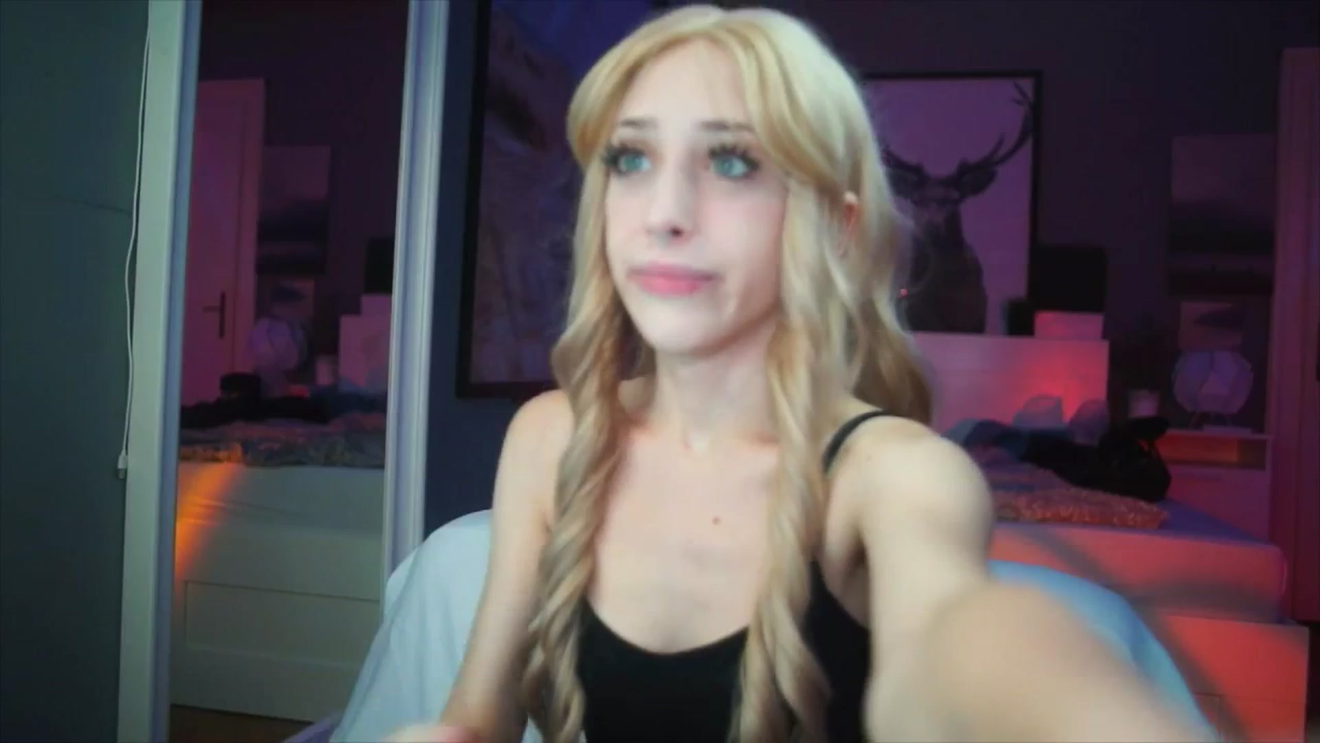 Gallery image thumbnail from Fanny21's myfreecams stream on, 10/07/2025, 20:27 image 15 of 20