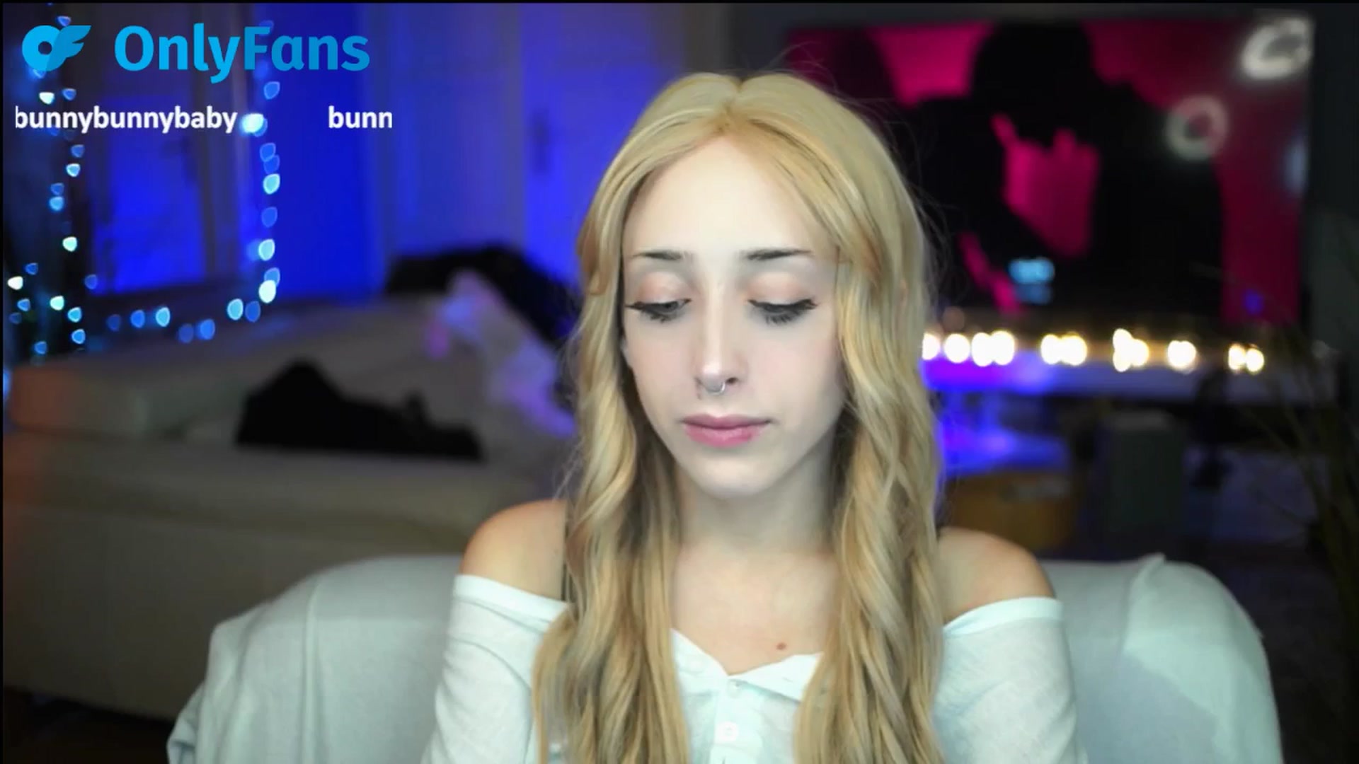 Gallery image thumbnail from Fanny21's myfreecams stream on, 10/10/2025, 17:58 image 9 of 20