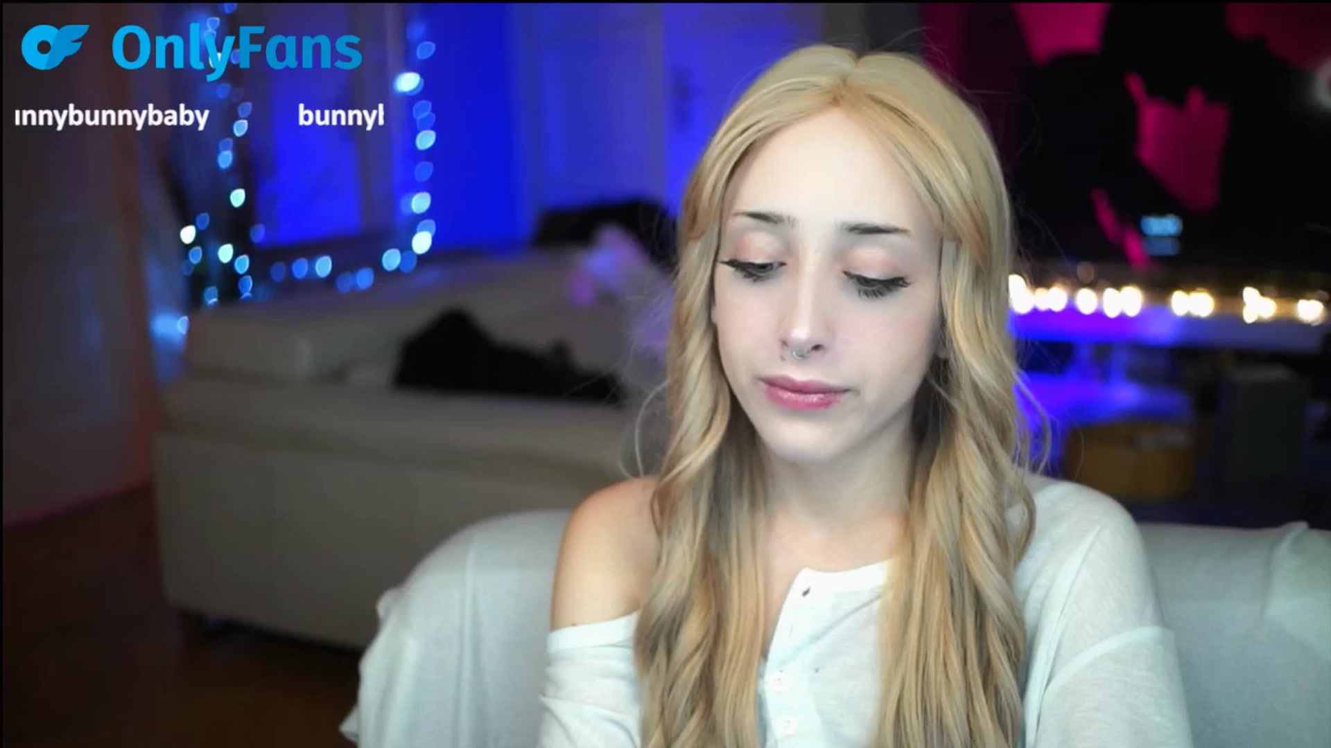 Gallery image thumbnail from Fanny21's myfreecams stream on, 10/10/2025, 17:58 image 2 of 20