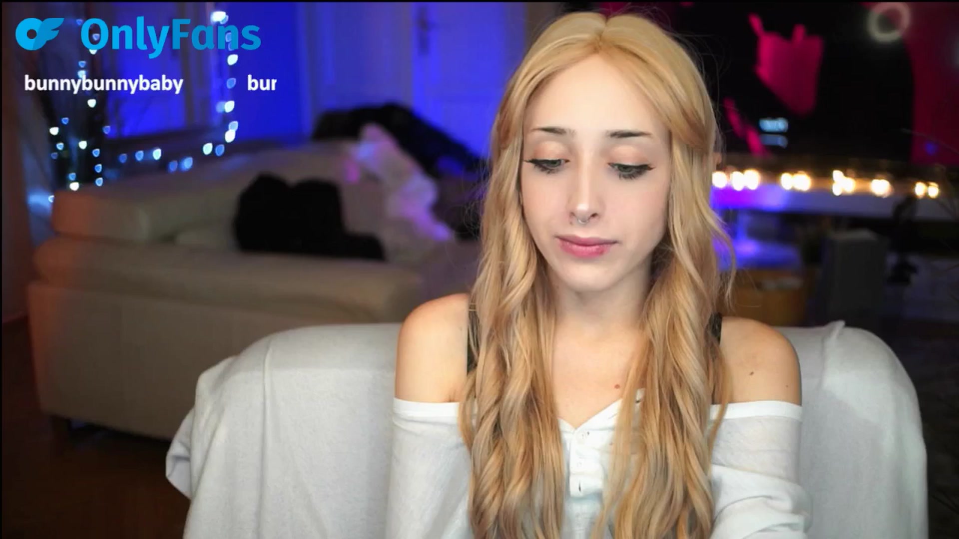 Gallery image thumbnail from Fanny21's myfreecams stream on, 10/10/2025, 17:58 image 16 of 20