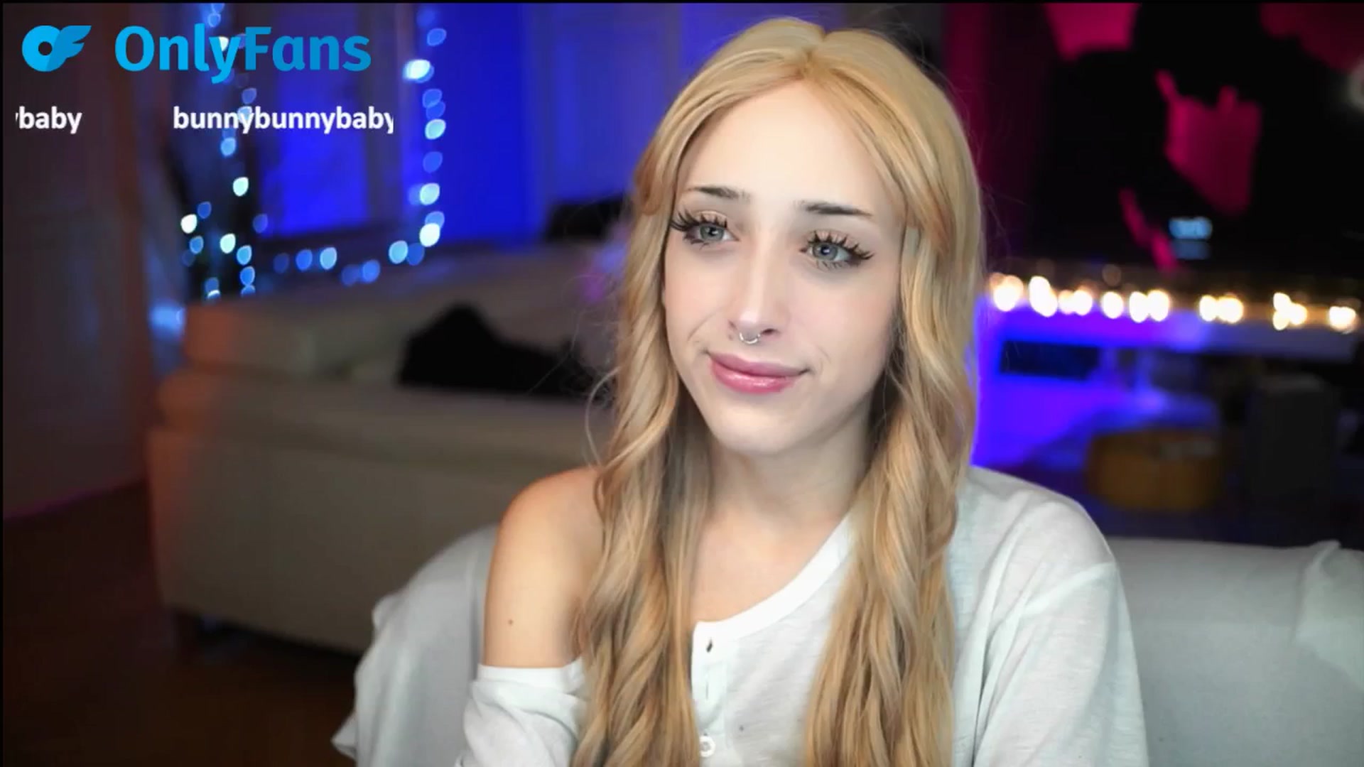 Gallery image thumbnail from Fanny21's myfreecams stream on, 10/10/2025, 17:58 image 3 of 20
