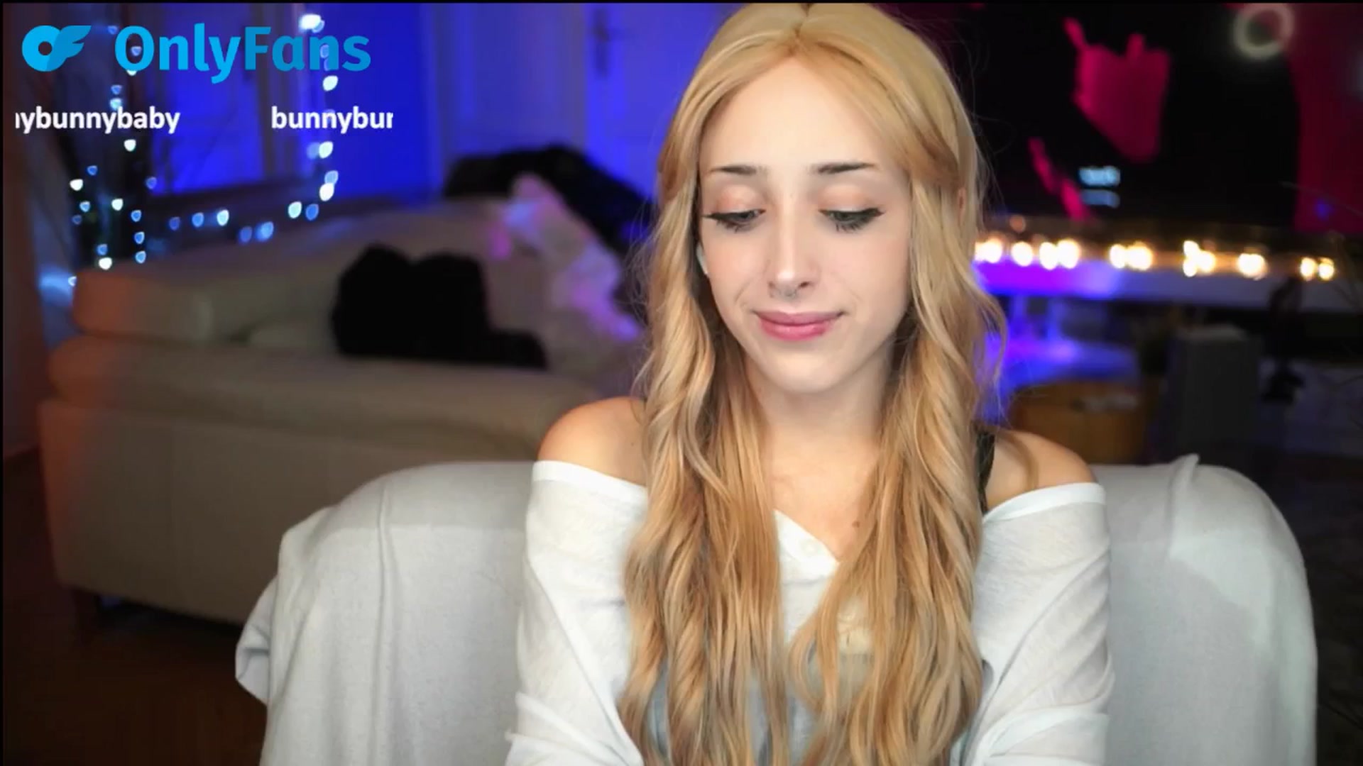 Gallery image thumbnail from Fanny21's myfreecams stream on, 10/10/2025, 17:58 image 19 of 20