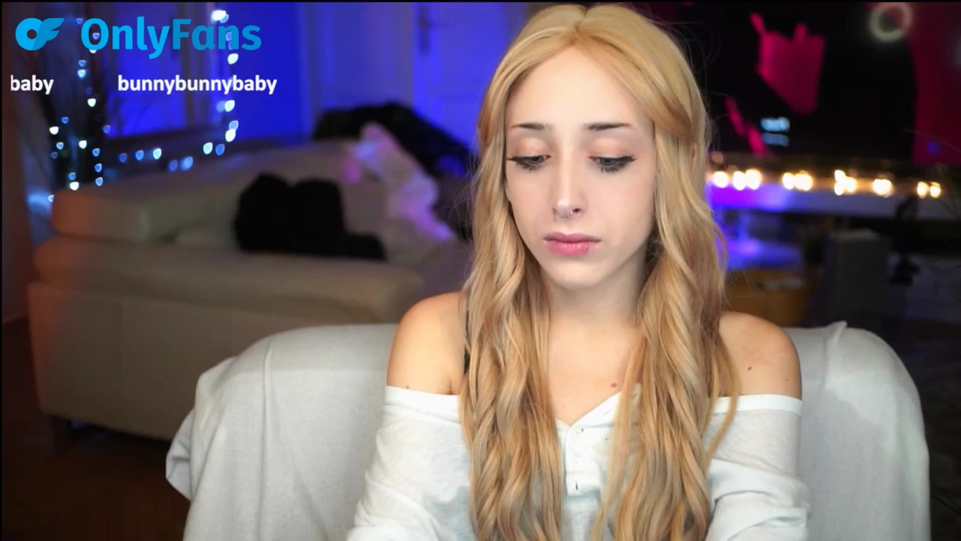 Gallery image thumbnail from Fanny21's myfreecams stream on, 10/10/2025, 17:58 image 15 of 20