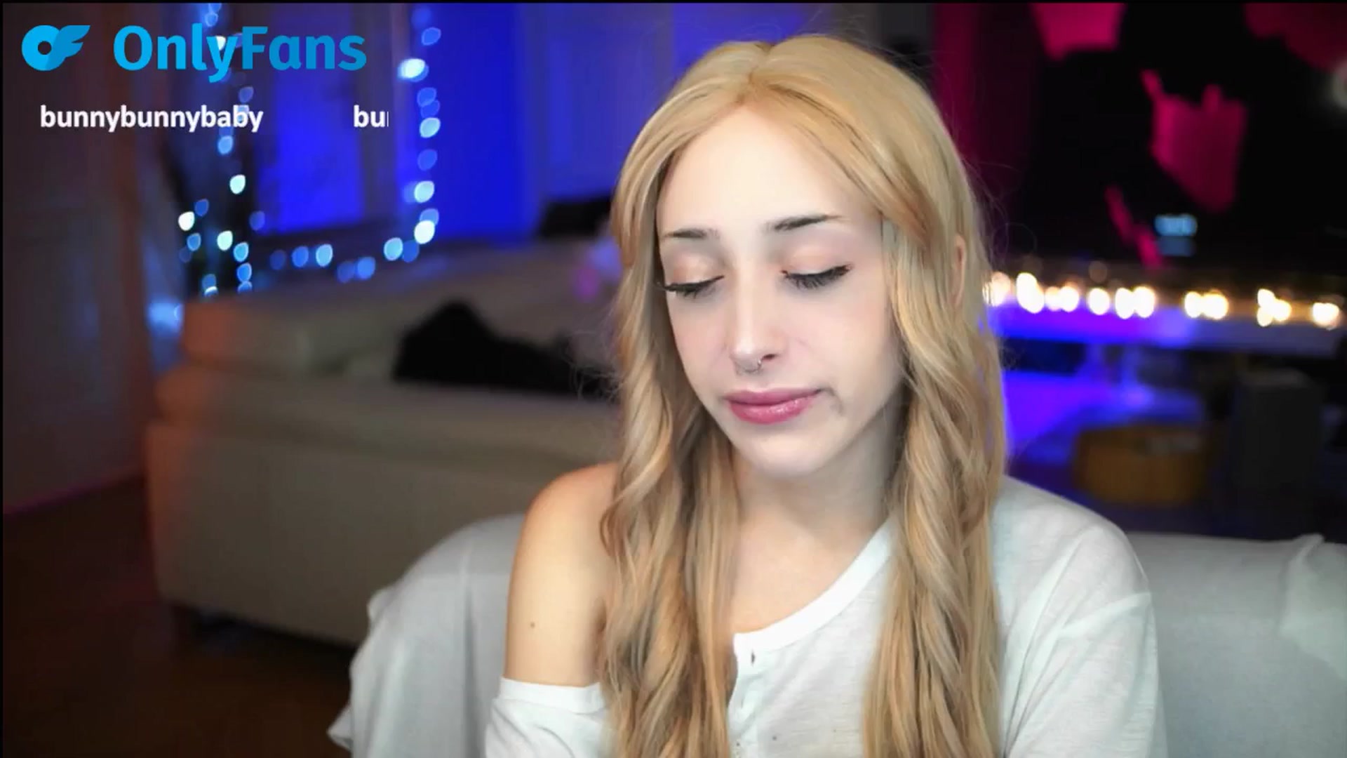 Gallery image thumbnail from Fanny21's myfreecams stream on, 10/10/2025, 17:58 image 4 of 20