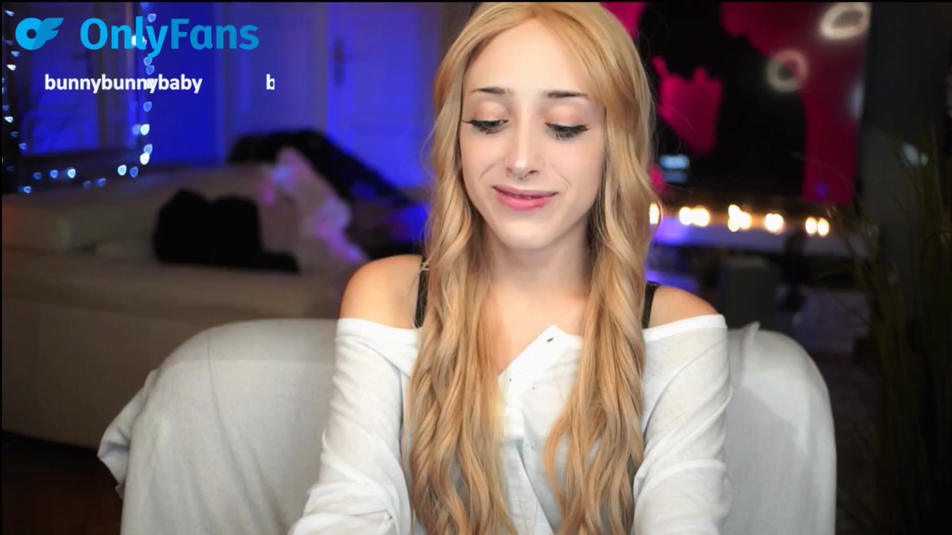 Gallery image thumbnail from Fanny21's myfreecams stream on, 10/10/2025, 18:29 image 13 of 20