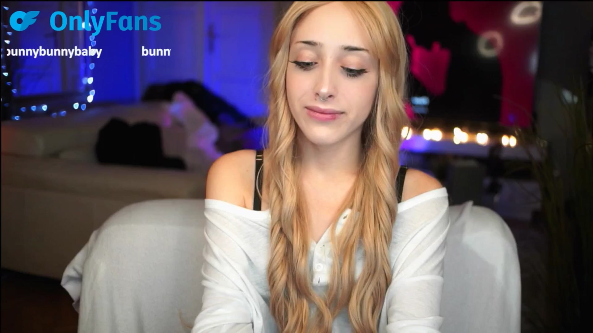 Gallery image thumbnail from Fanny21's myfreecams stream on, 10/10/2025, 18:29 image 16 of 20