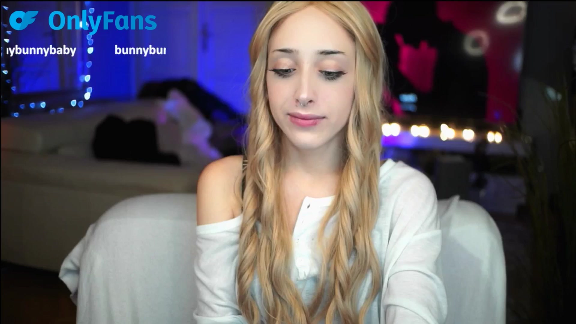 Gallery image thumbnail from Fanny21's myfreecams stream on, 10/10/2025, 18:29 image 19 of 20
