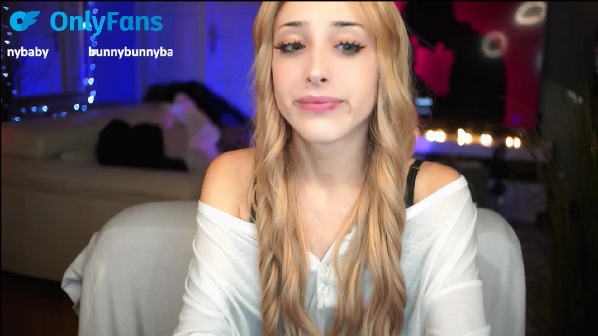 Gallery image thumbnail from Fanny21's myfreecams stream on, 10/10/2025, 18:29 image 17 of 20