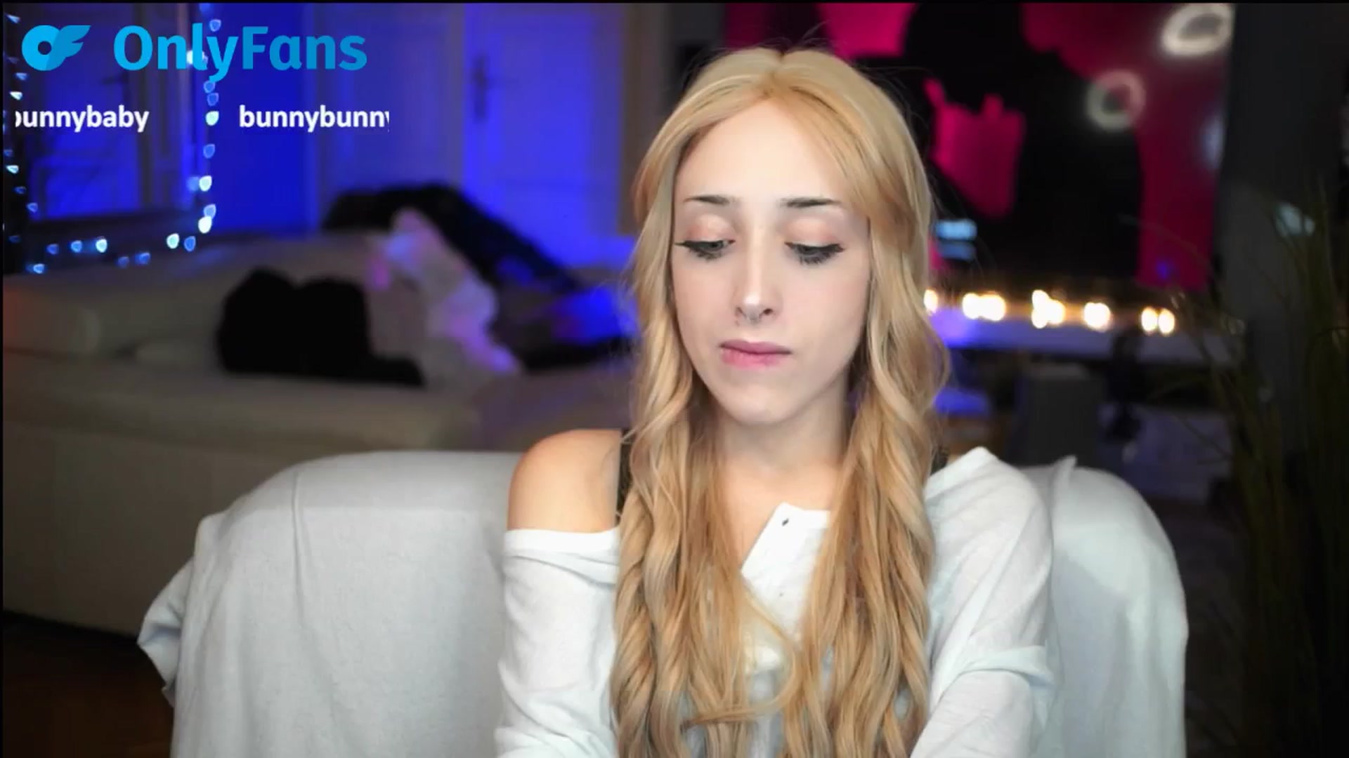 Gallery image thumbnail from Fanny21's myfreecams stream on, 10/10/2025, 18:29 image 9 of 20