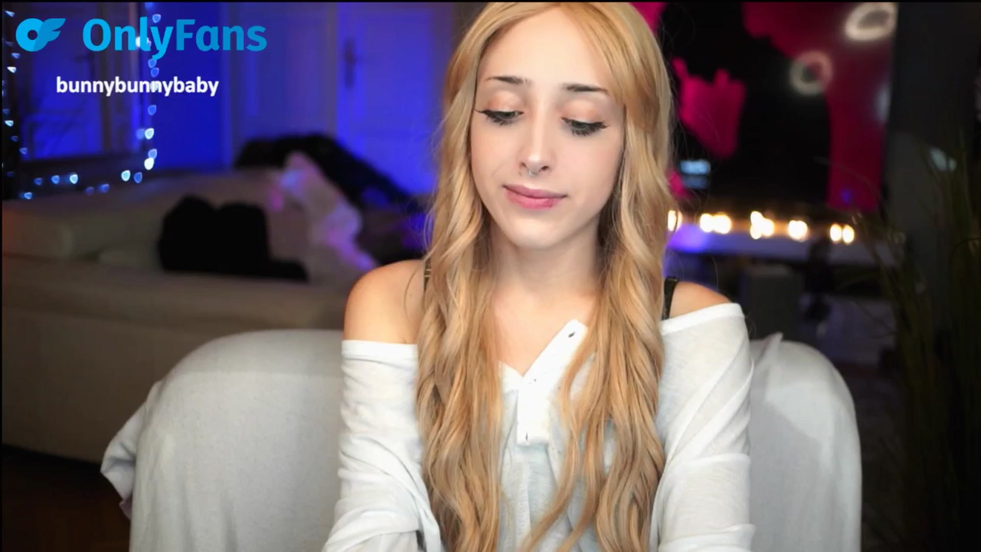 Gallery image thumbnail from Fanny21's myfreecams stream on, 10/10/2025, 18:29 image 18 of 20