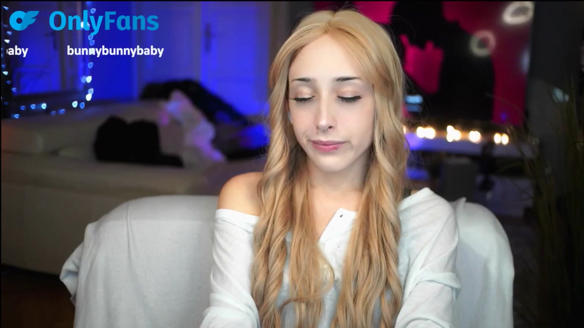 Gallery image thumbnail from Fanny21's myfreecams stream on, 10/10/2025, 18:29 image 2 of 20