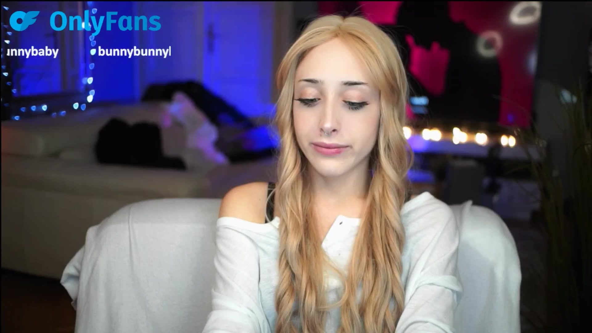 Gallery image thumbnail from Fanny21's myfreecams stream on, 10/10/2025, 18:29 image 4 of 20