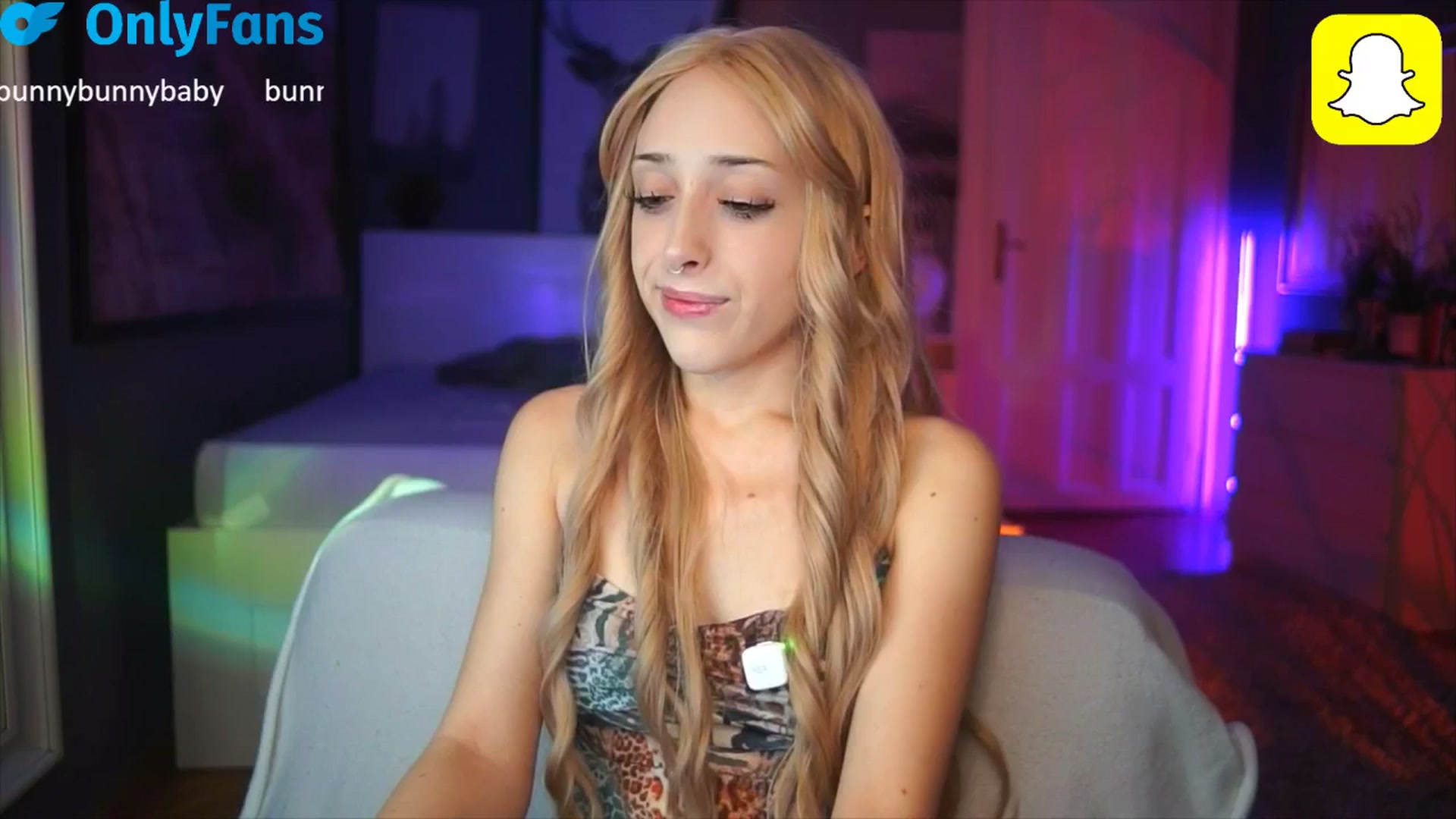 Gallery image thumbnail from Fanny21's myfreecams stream on, 10/14/2025, 18:27 image 16 of 20