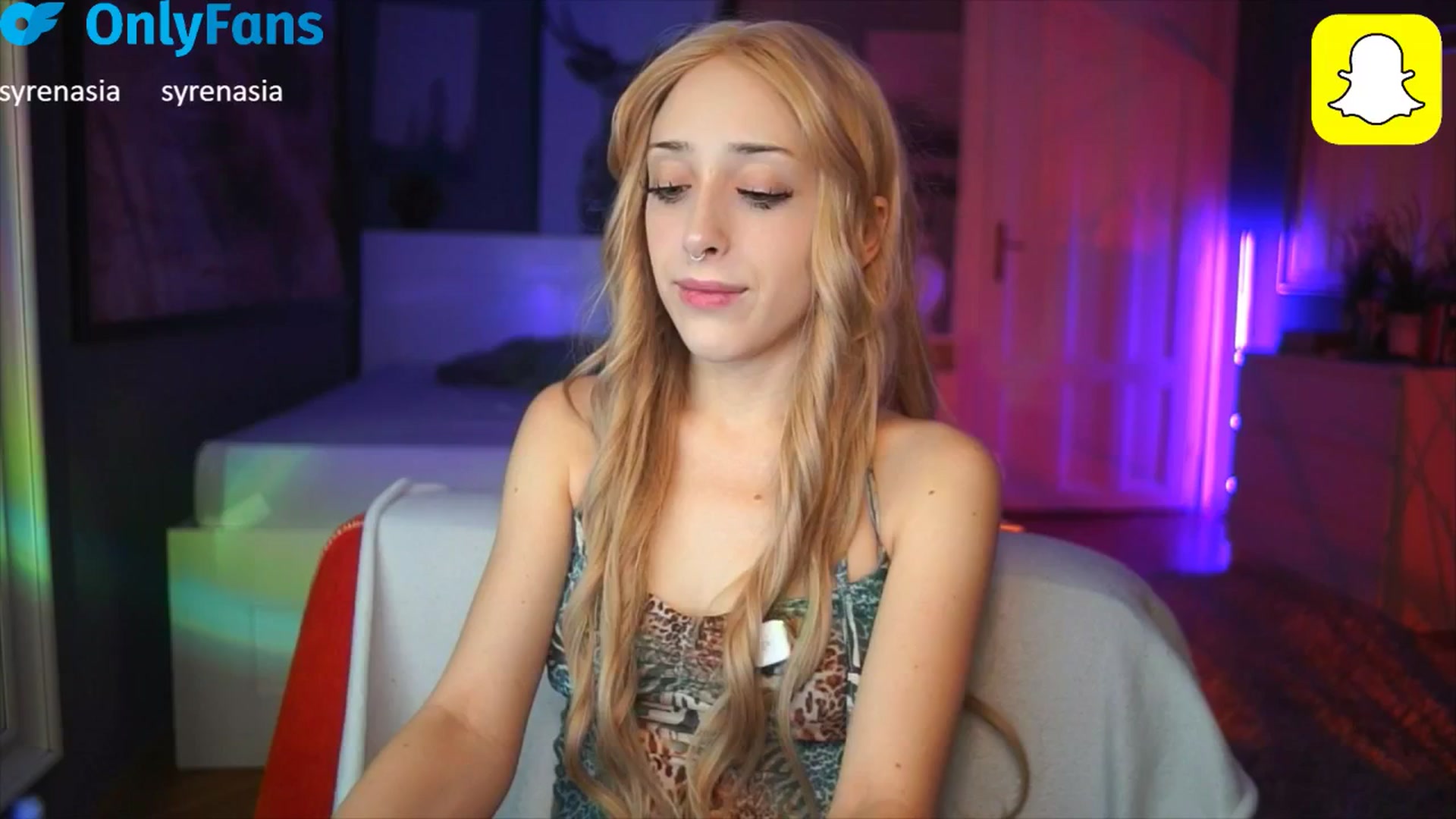 Gallery image thumbnail from Fanny21's myfreecams stream on, 10/14/2025, 18:27 image 1 of 20