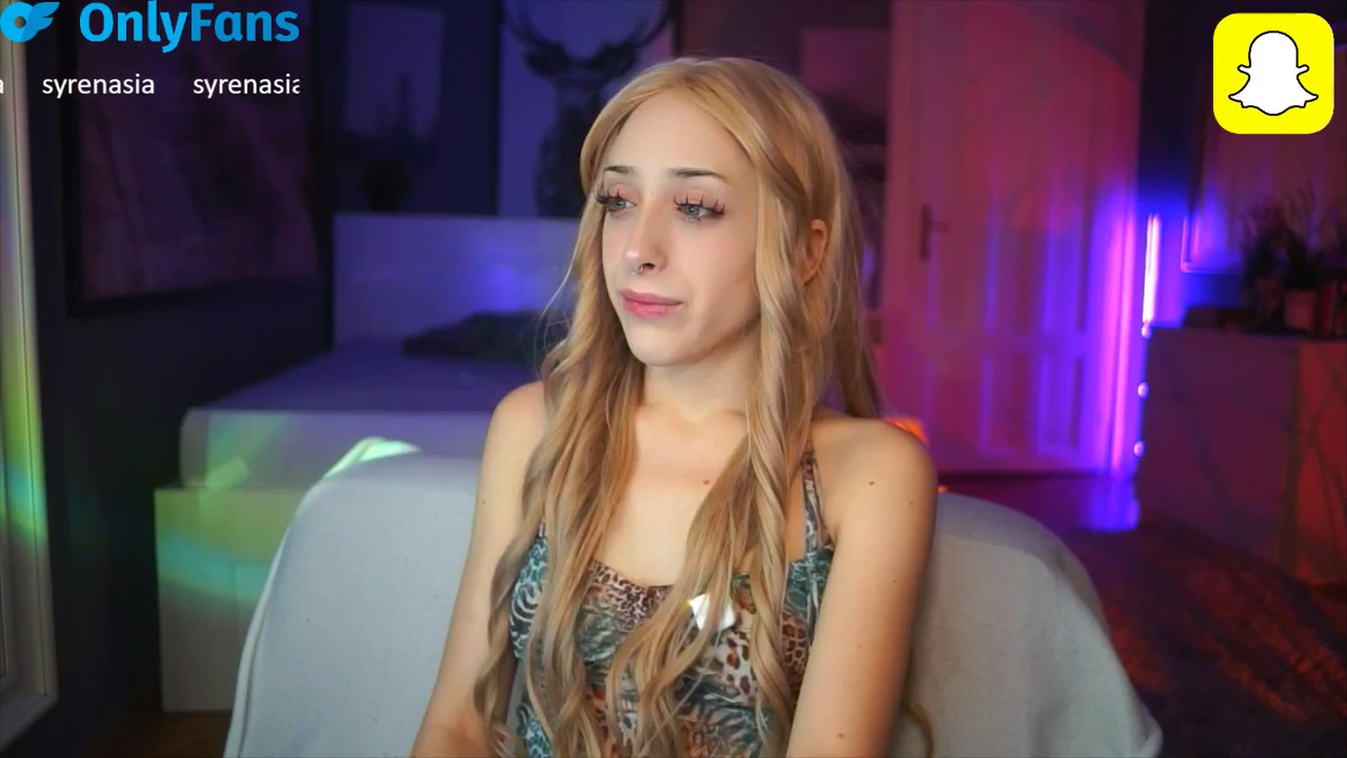 Gallery image thumbnail from Fanny21's myfreecams stream on, 10/14/2025, 18:27 image 4 of 20