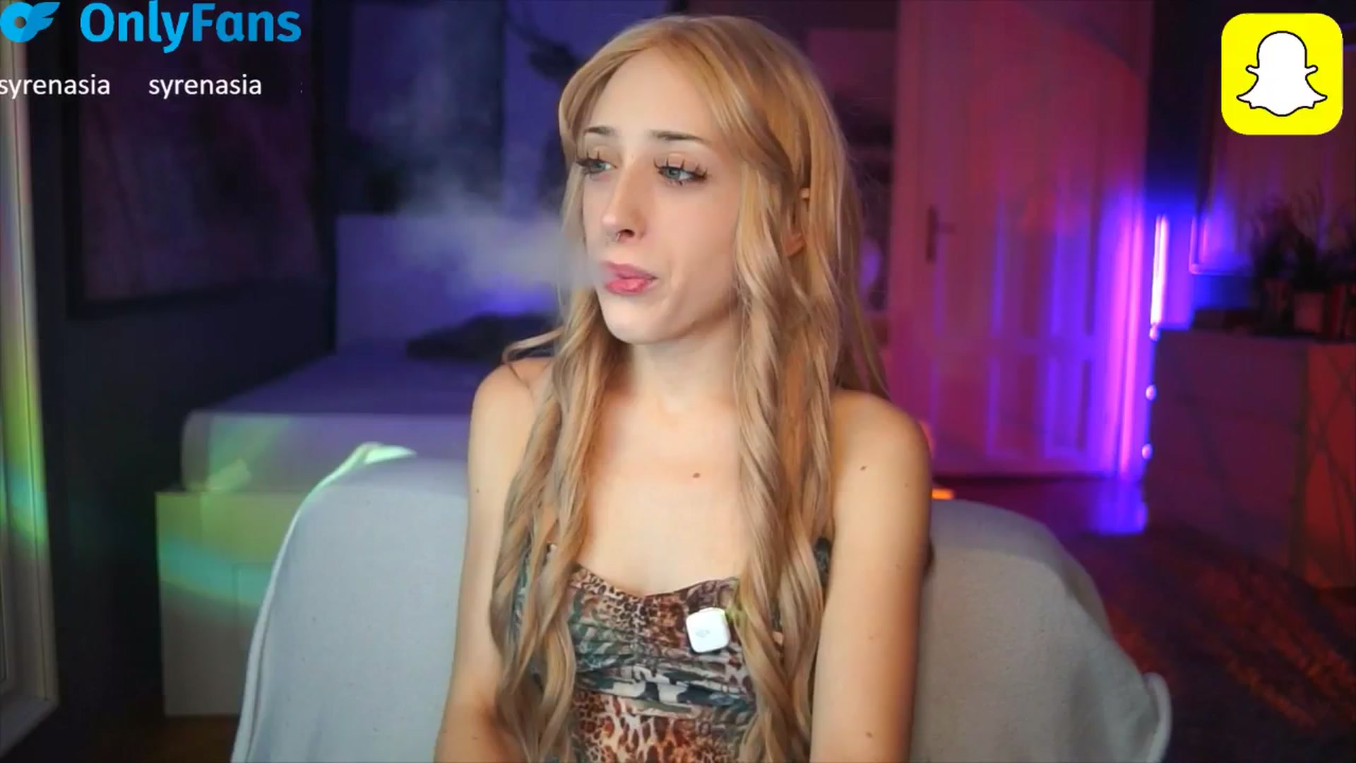 Gallery image thumbnail from Fanny21's myfreecams stream on, 10/14/2025, 18:27 image 13 of 20
