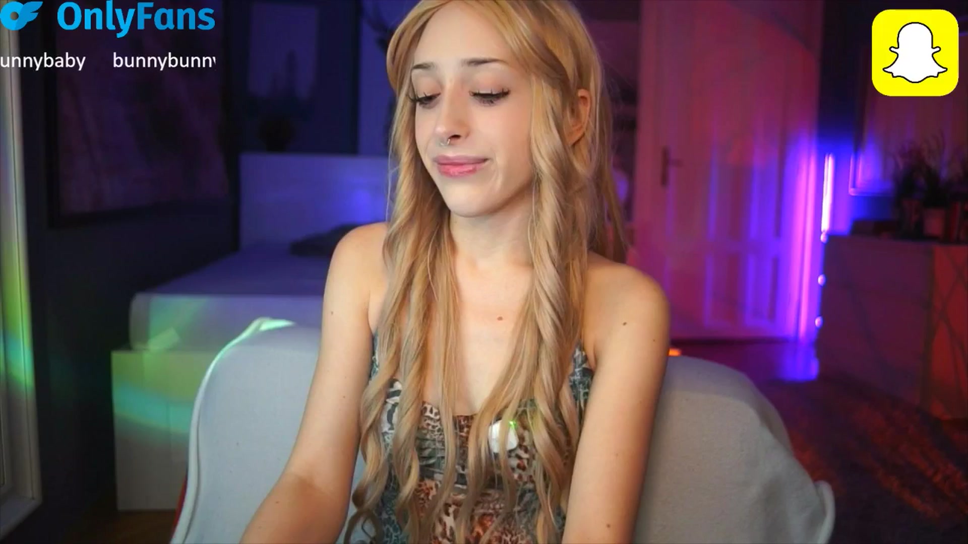 Gallery image thumbnail from Fanny21's myfreecams stream on, 10/14/2025, 18:27 image 18 of 20