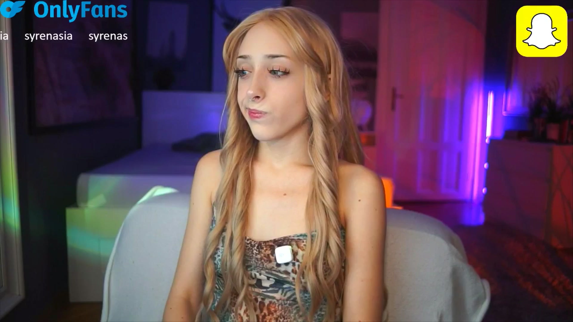Gallery image thumbnail from Fanny21's myfreecams stream on, 10/14/2025, 18:27 image 7 of 20