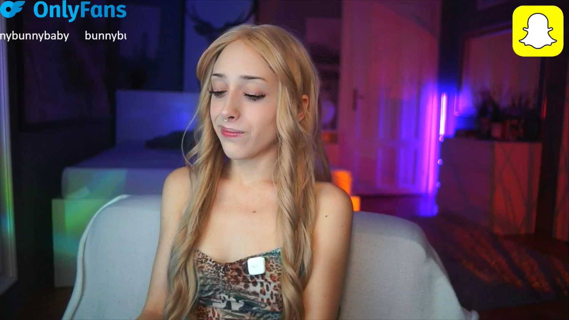 Gallery image thumbnail from Fanny21's myfreecams stream on, 10/14/2025, 21:29 image 5 of 20