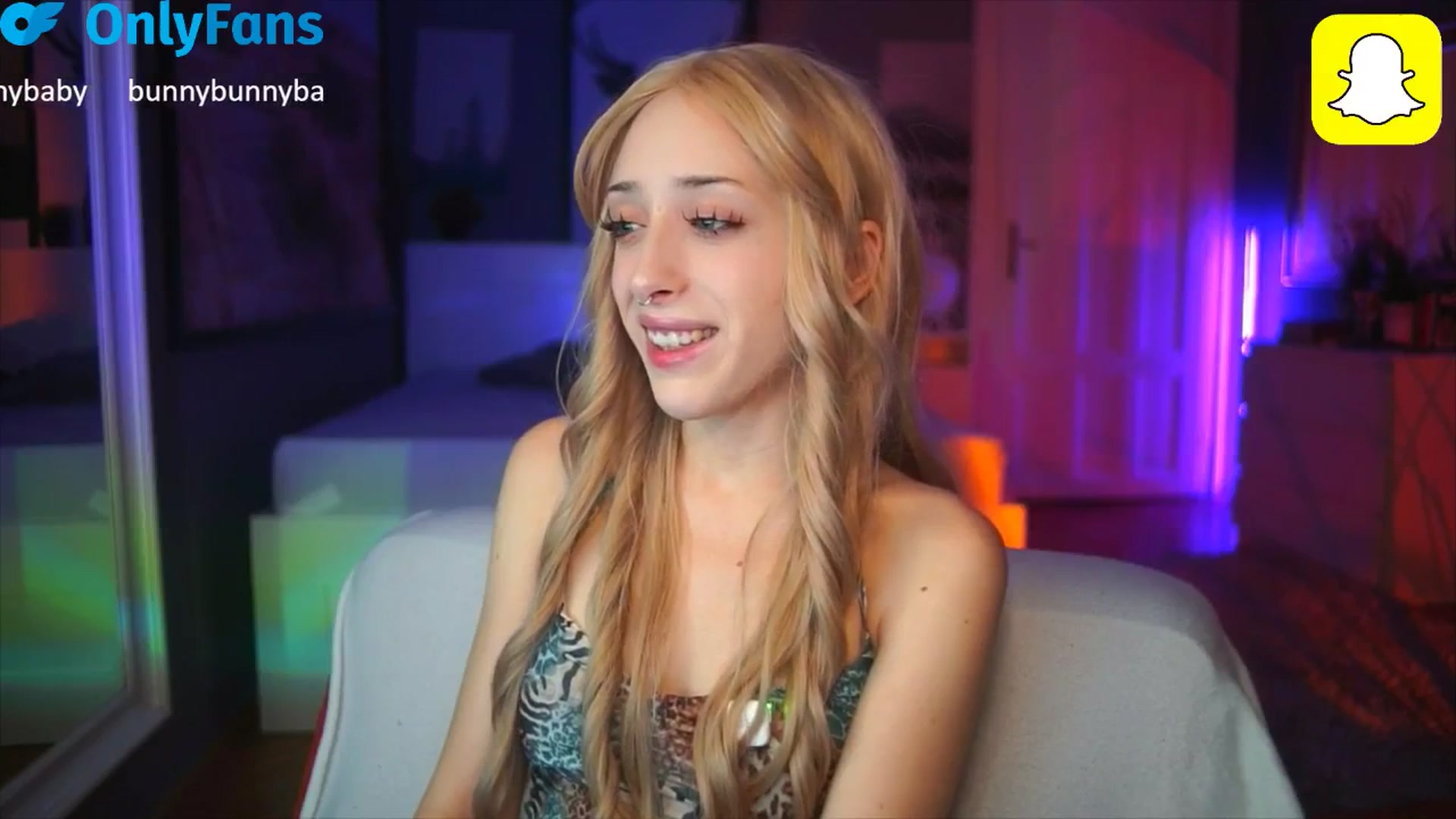 Gallery image thumbnail from Fanny21's myfreecams stream on, 10/14/2025, 21:29 image 16 of 20