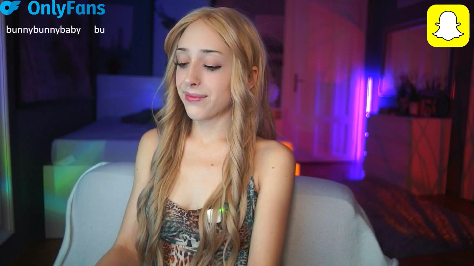 Gallery image thumbnail from Fanny21's myfreecams stream on, 10/14/2025, 21:29 image 4 of 20
