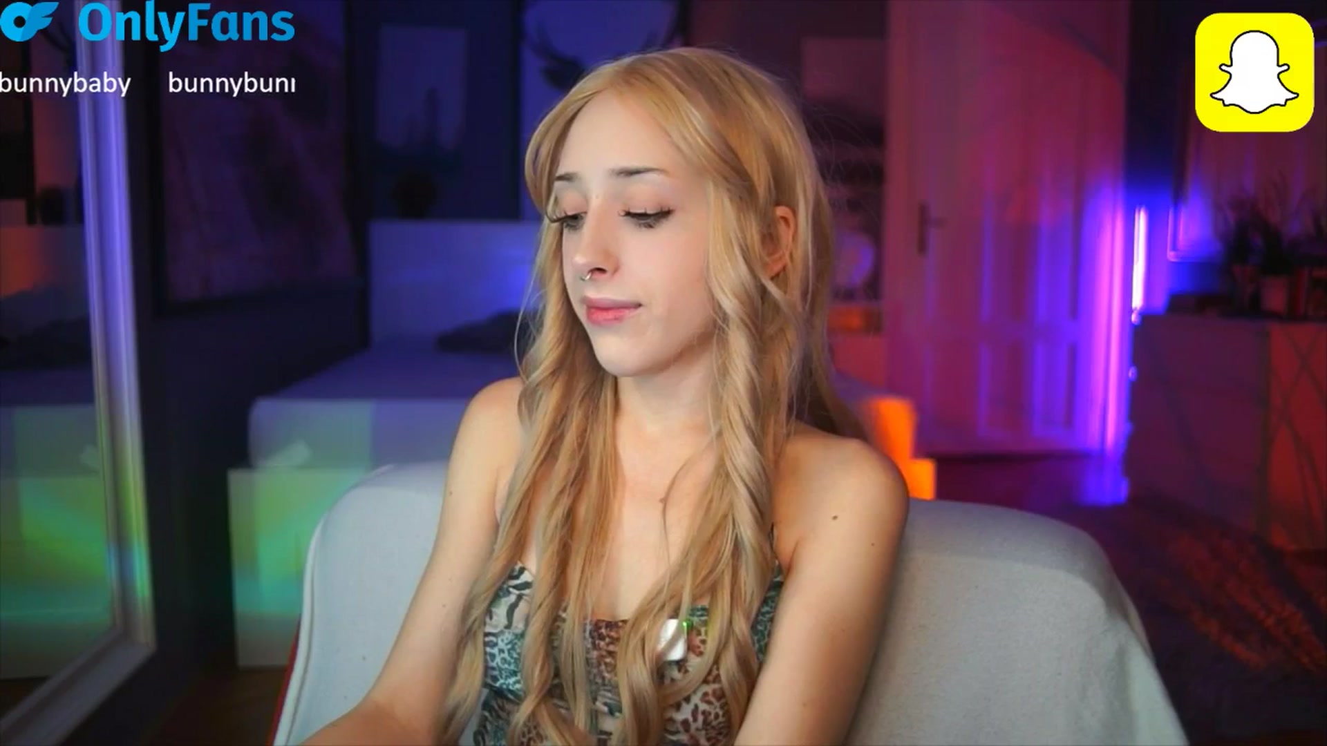Gallery image thumbnail from Fanny21's myfreecams stream on, 10/14/2025, 21:29 image 15 of 20