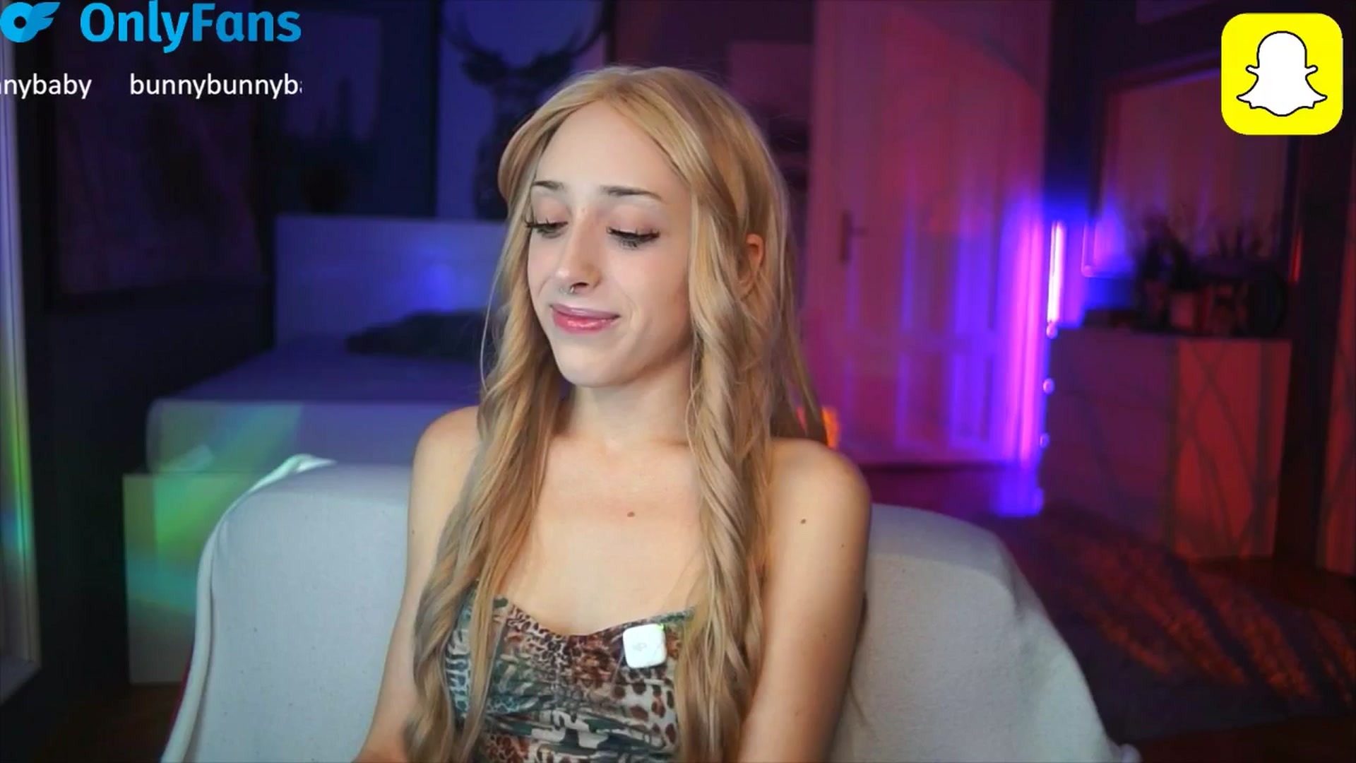 Gallery image thumbnail from Fanny21's myfreecams stream on, 10/14/2025, 21:29 image 1 of 20