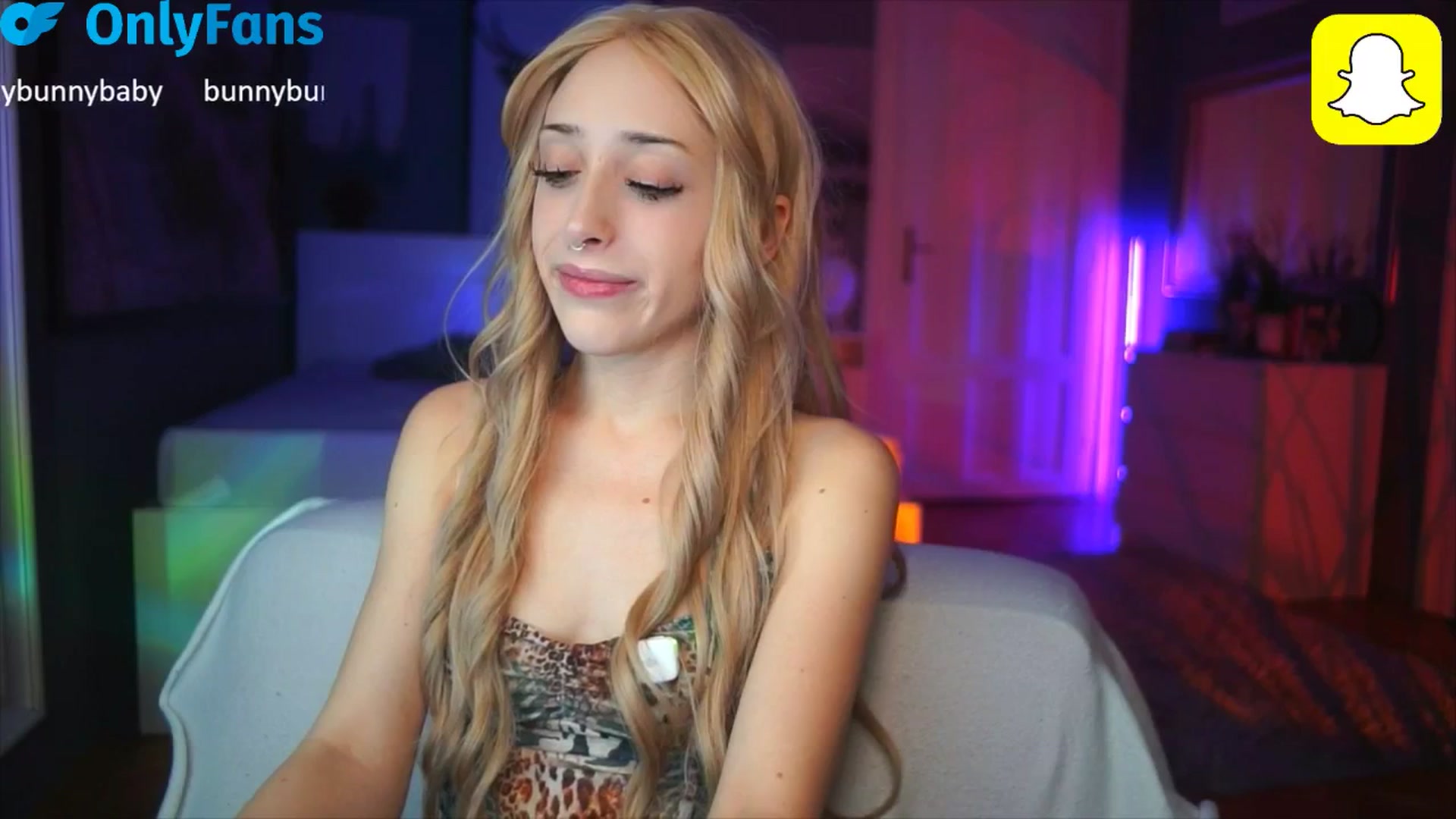 Gallery image thumbnail from Fanny21's myfreecams stream on, 10/14/2025, 21:29 image 7 of 20