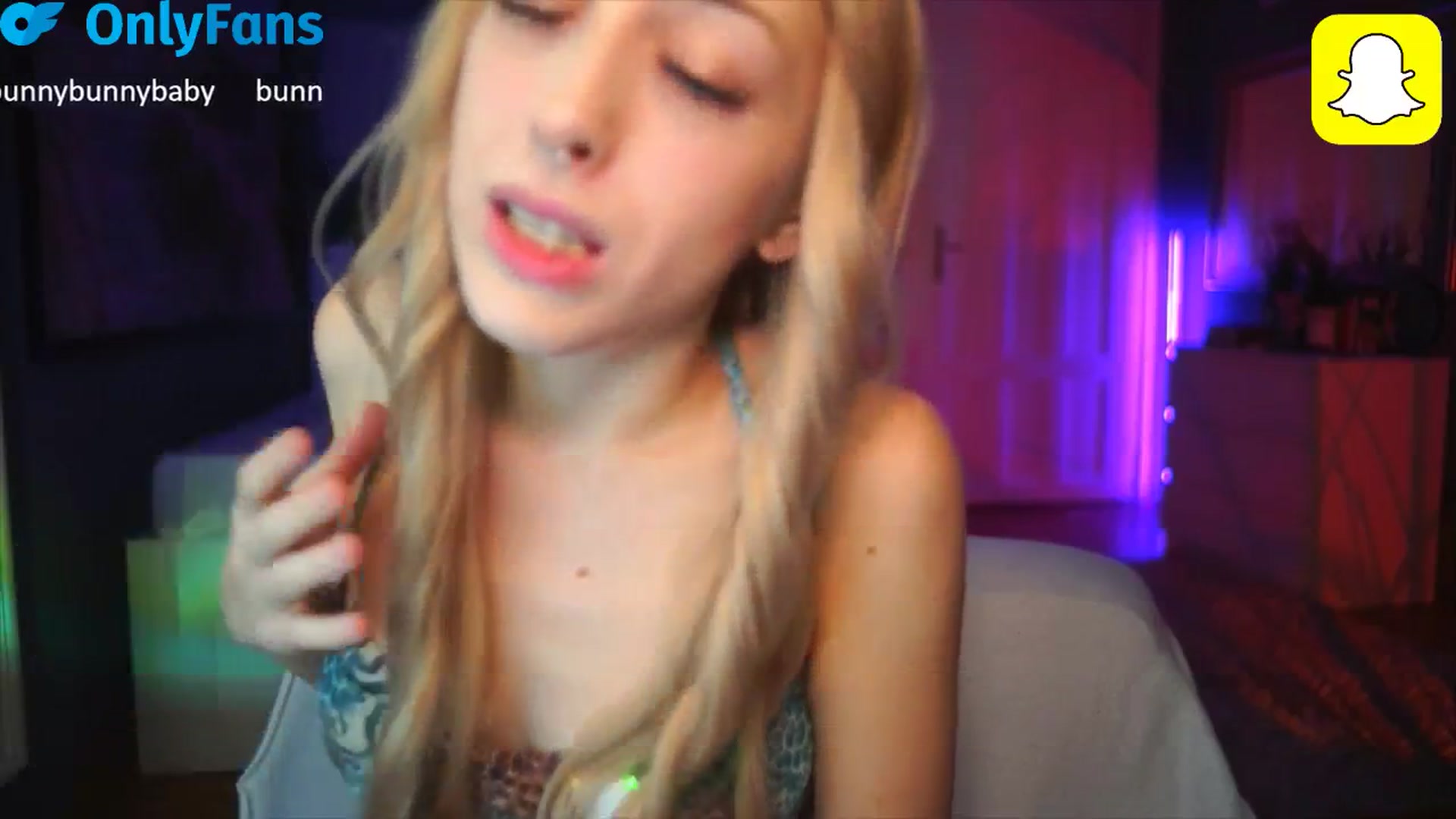 Gallery image thumbnail from Fanny21's myfreecams stream on, 10/14/2025, 21:29 image 18 of 20