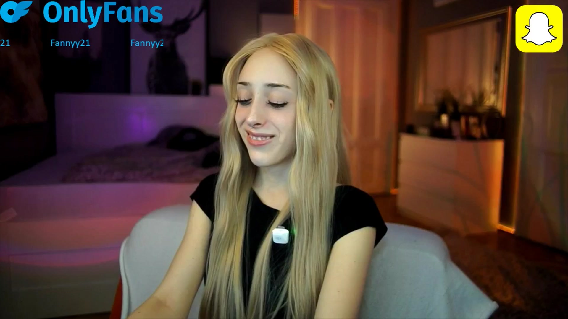 Gallery image thumbnail from Fanny21's myfreecams stream on, 10/16/2025, 19:21 image 14 of 20