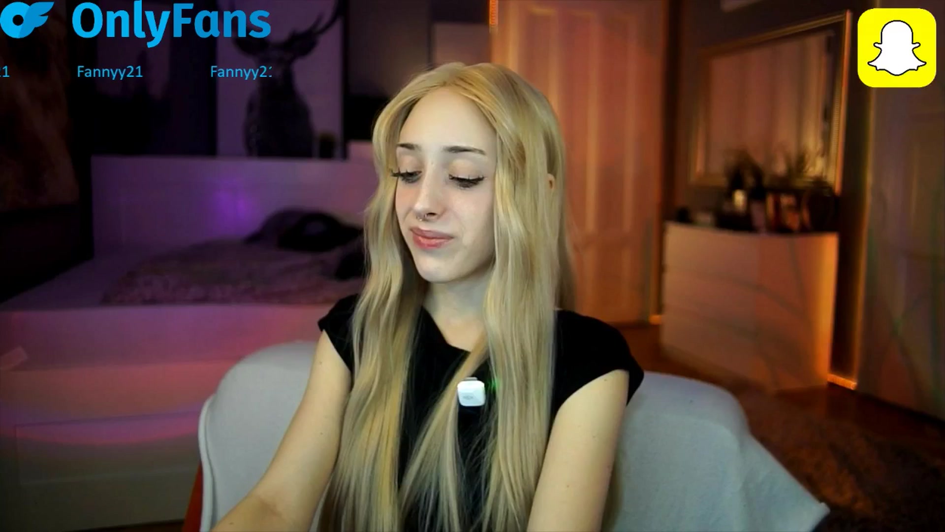 Gallery image thumbnail from Fanny21's myfreecams stream on, 10/16/2025, 19:21 image 17 of 20