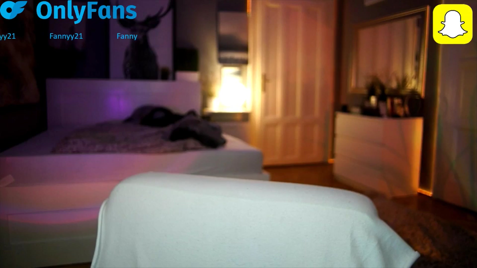 Gallery image thumbnail from Fanny21's myfreecams stream on, 10/16/2025, 19:21 image 7 of 20