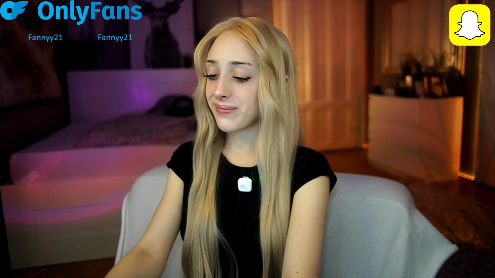Gallery image thumbnail from Fanny21's myfreecams stream on, 10/16/2025, 20:16 image 10 of 20