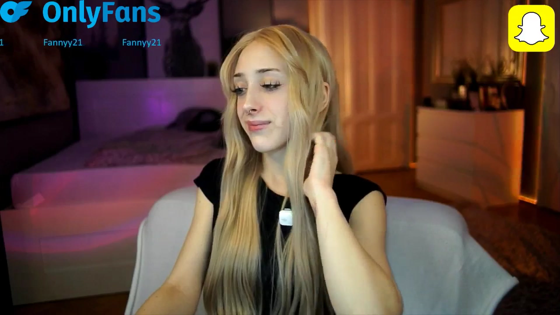 Gallery image thumbnail from Fanny21's myfreecams stream on, 10/16/2025, 20:16 image 17 of 20